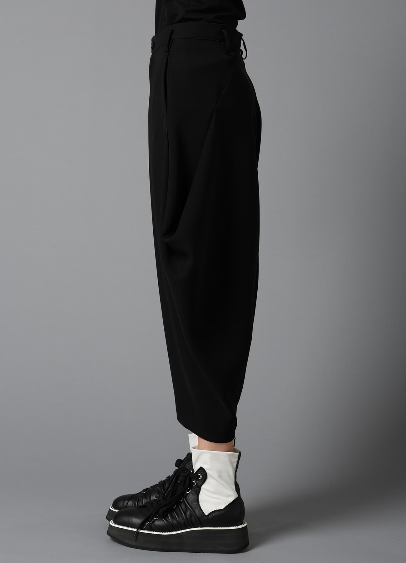 DOUBLE SATIN BIG TUCK PANTS