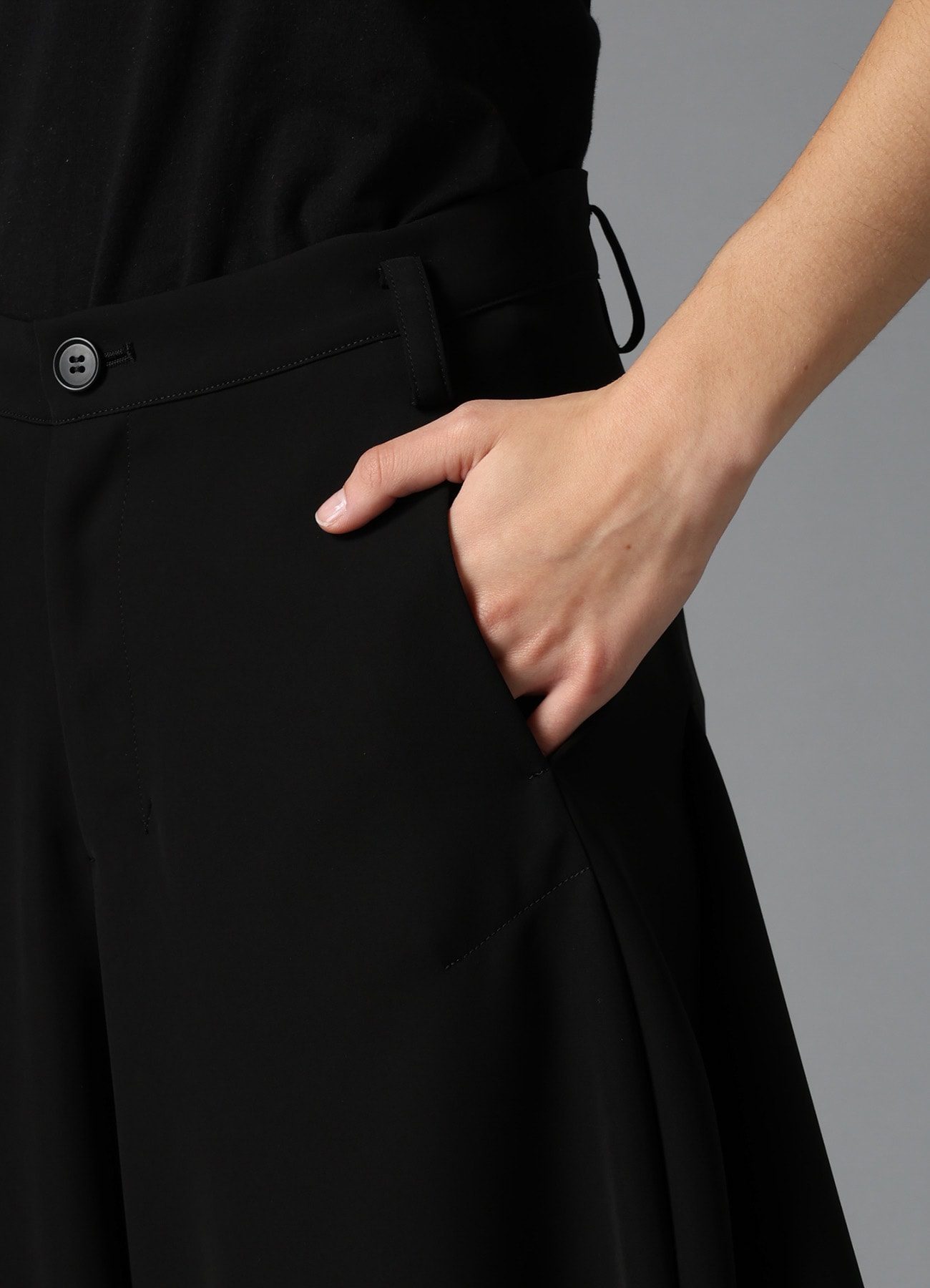 DOUBLE SATIN BIG TUCK PANTS