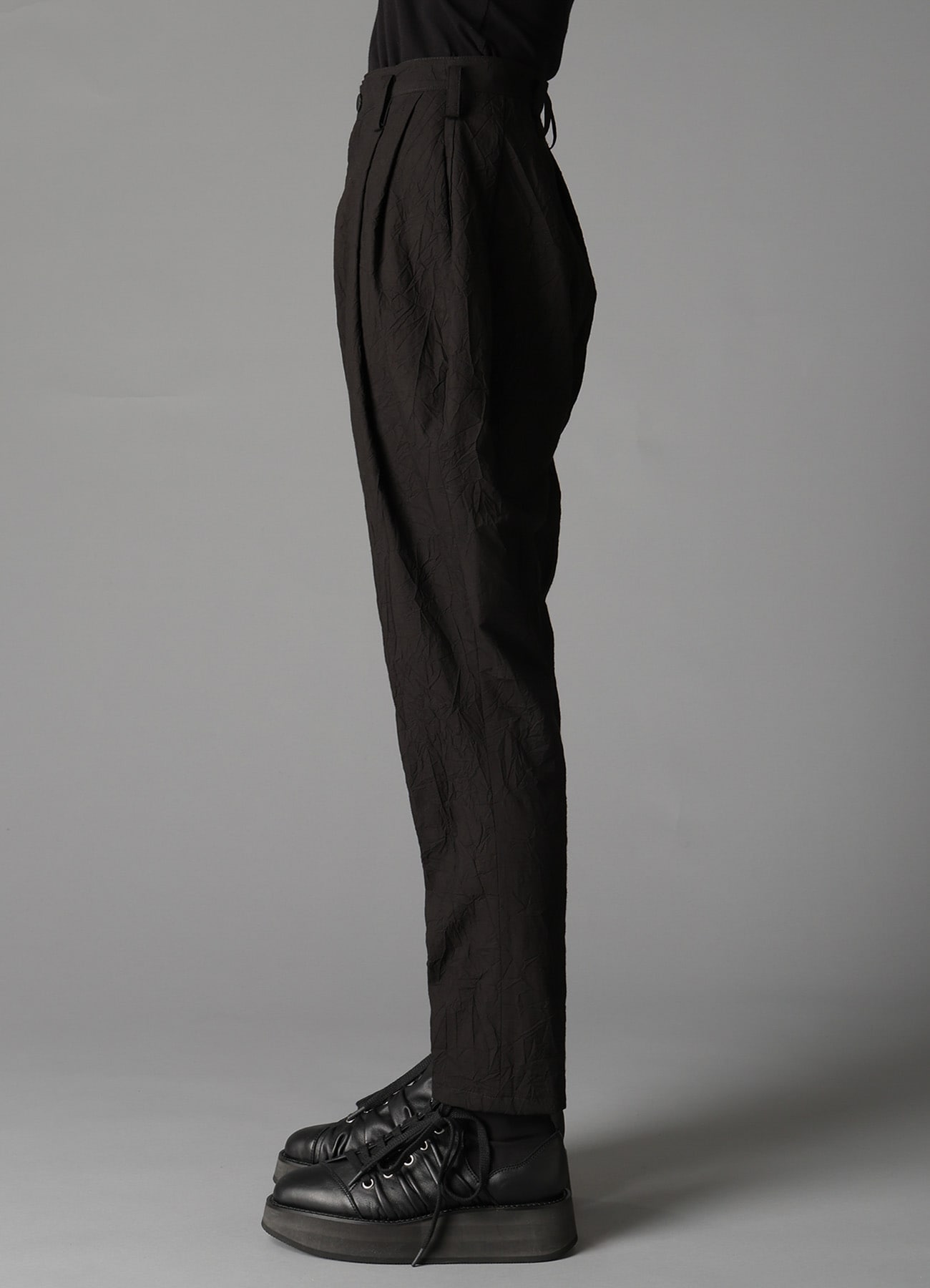 WRINKLED TYPEWRITER WAIST TUCK PANTS