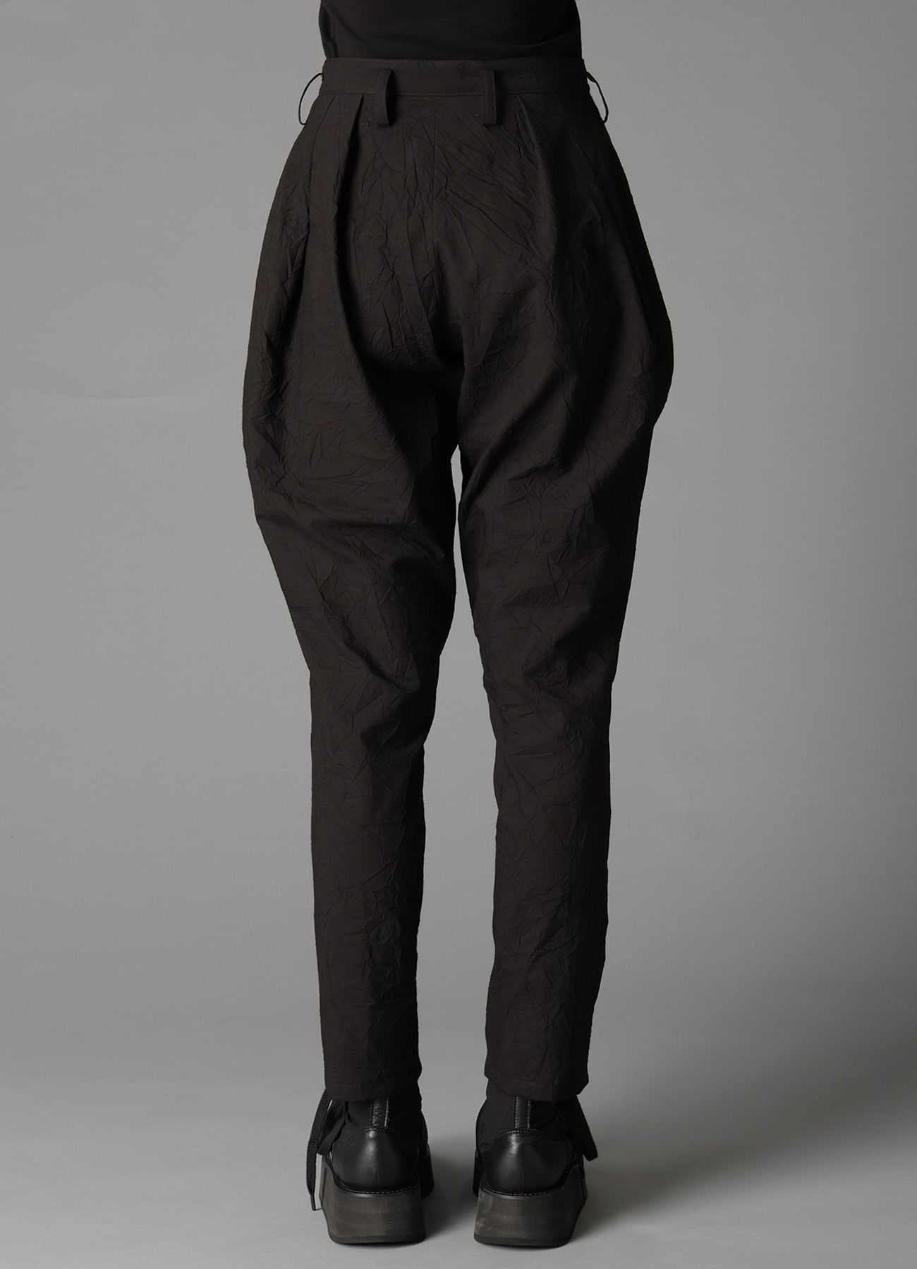 WRINKLED TYPEWRITER WAIST TUCK PANTS
