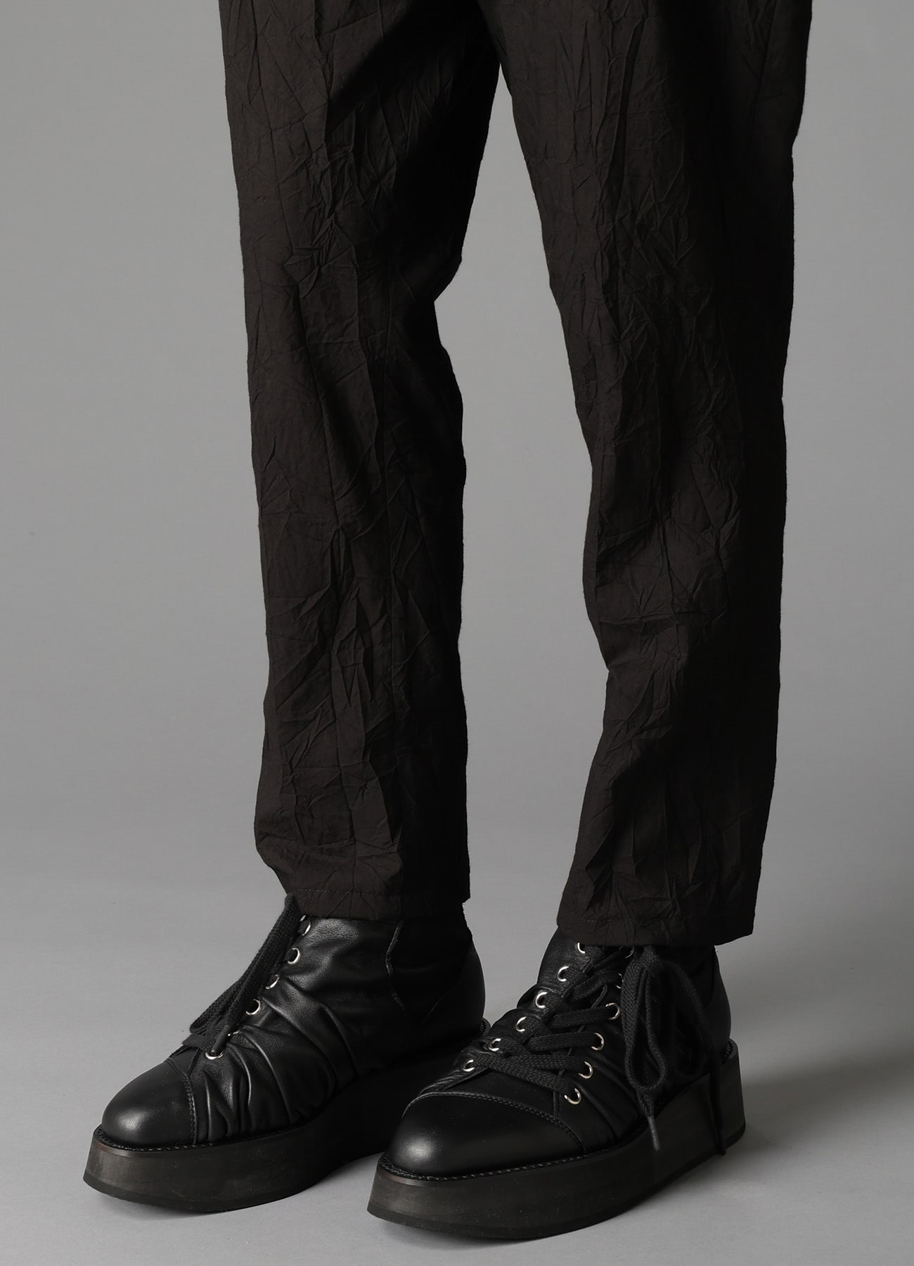 WRINKLED TYPEWRITER WAIST TUCK PANTS