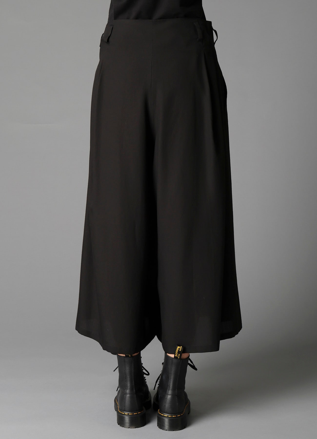 40/ TUCK WIDE PANTS