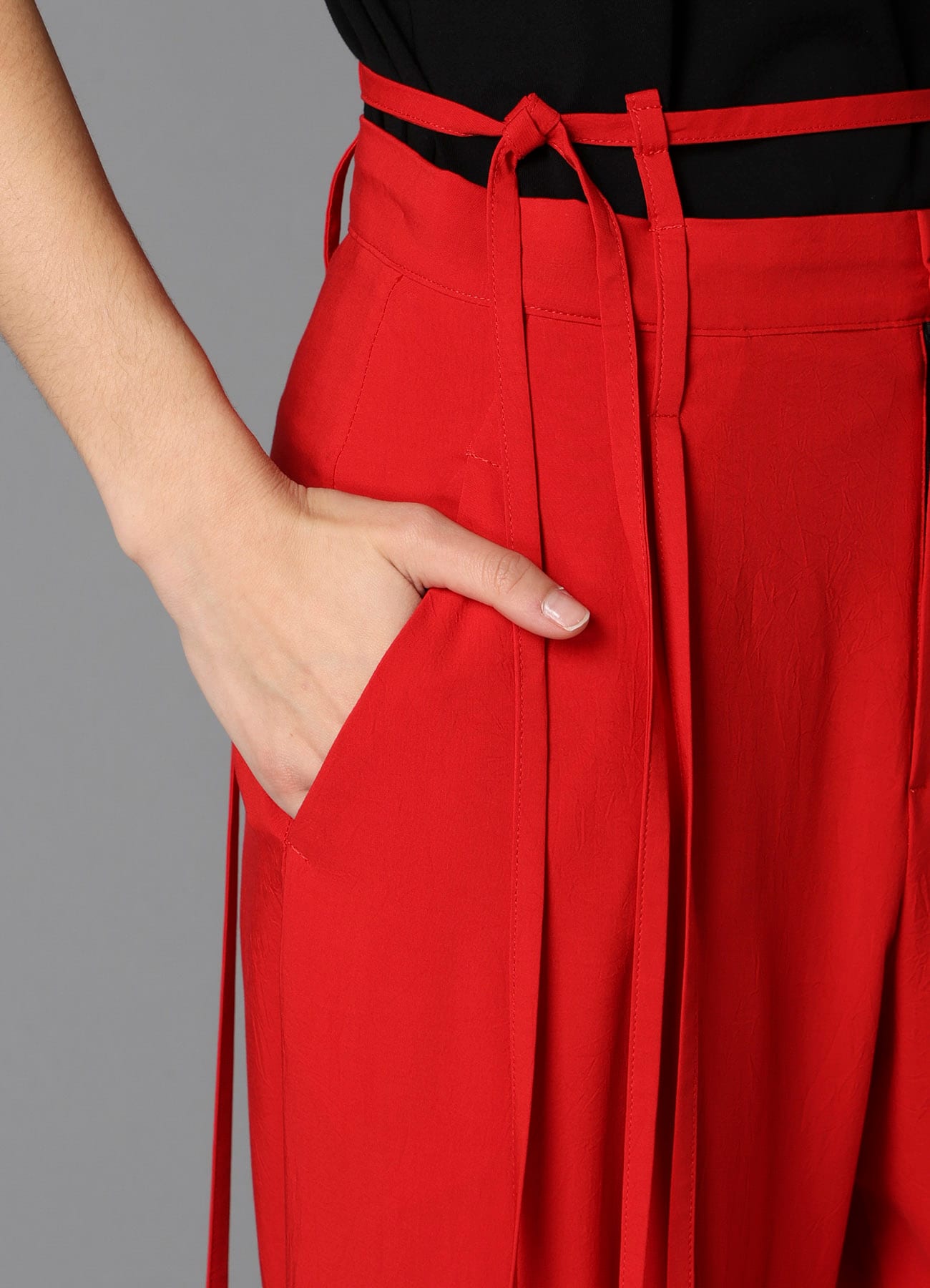 RY/ WRINKLED LAWN HANGING STRAP PANTS