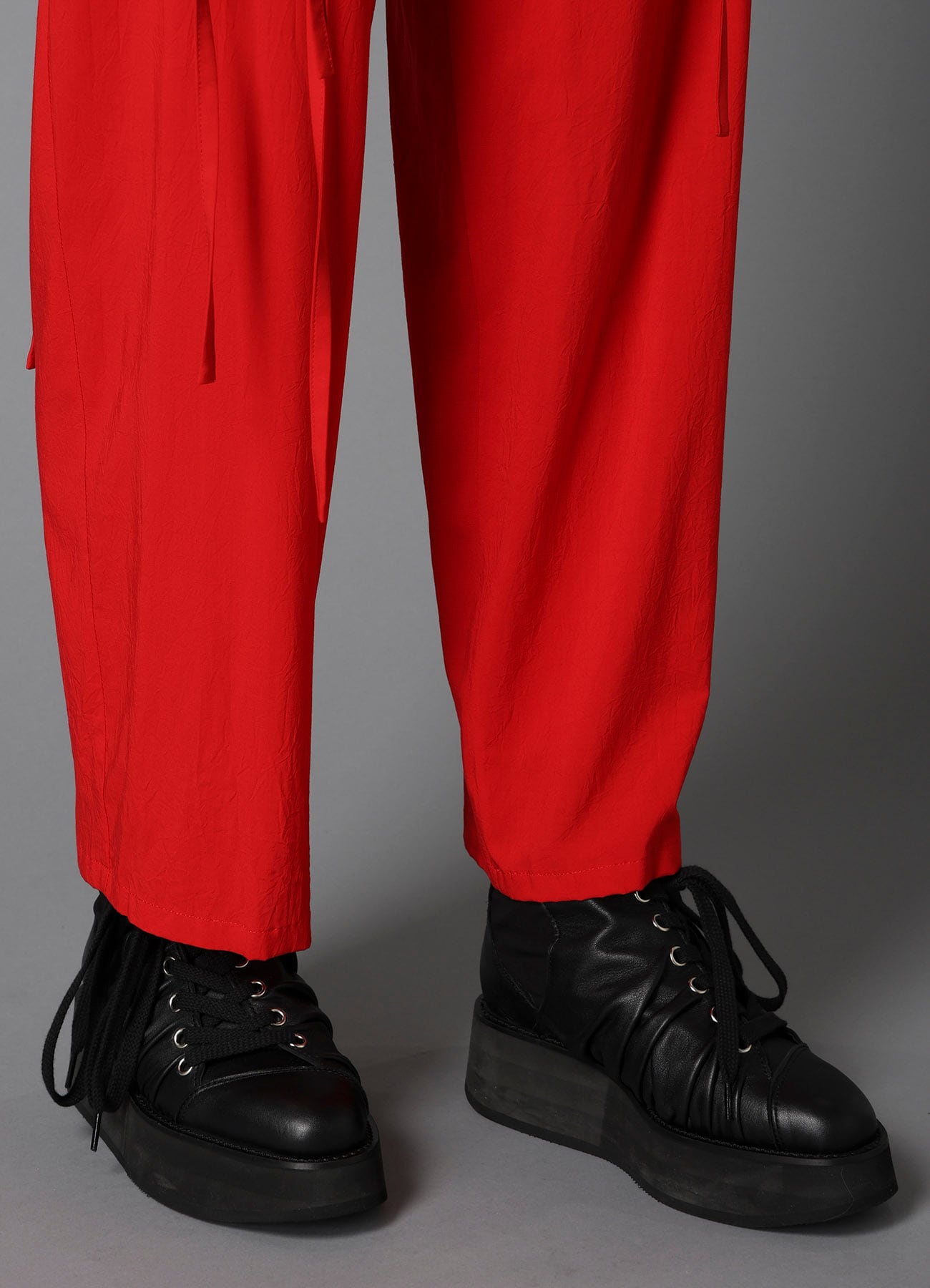 RY/ WRINKLED LAWN HANGING STRAP PANTS