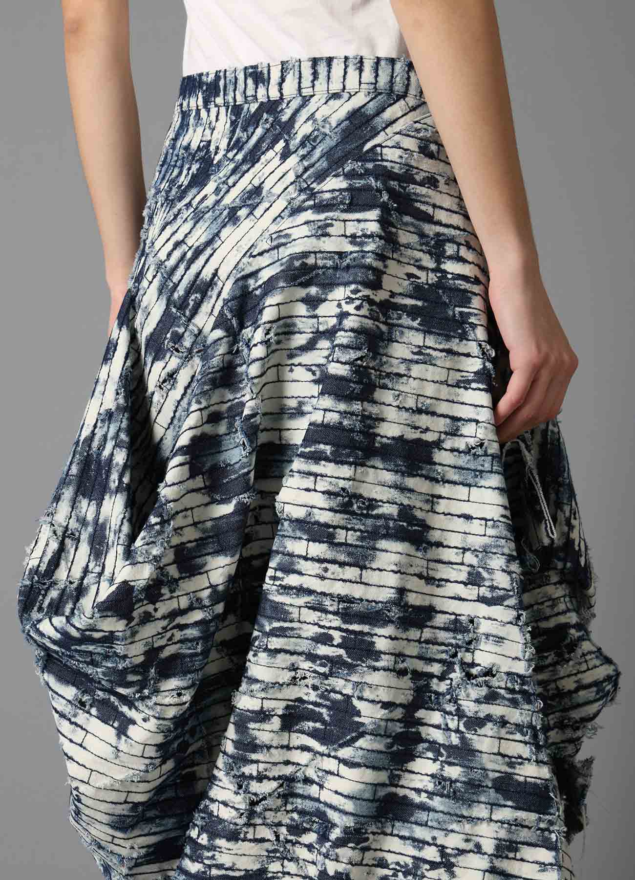 DAMAGED DENIM DRAPED SKIRT