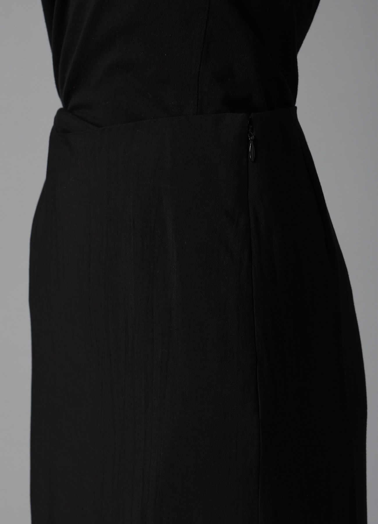 HIGH TWISTED GABARDINE FRINGE SKIRT