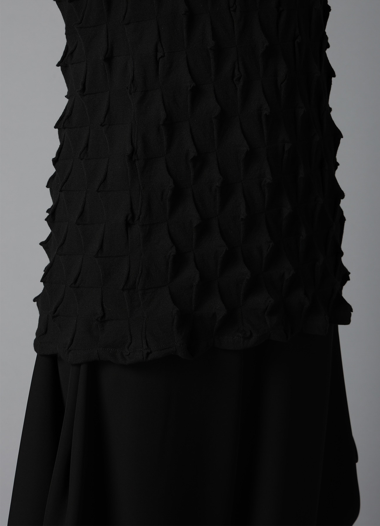 3D LINK STITCH PANEL DESIGN TEE