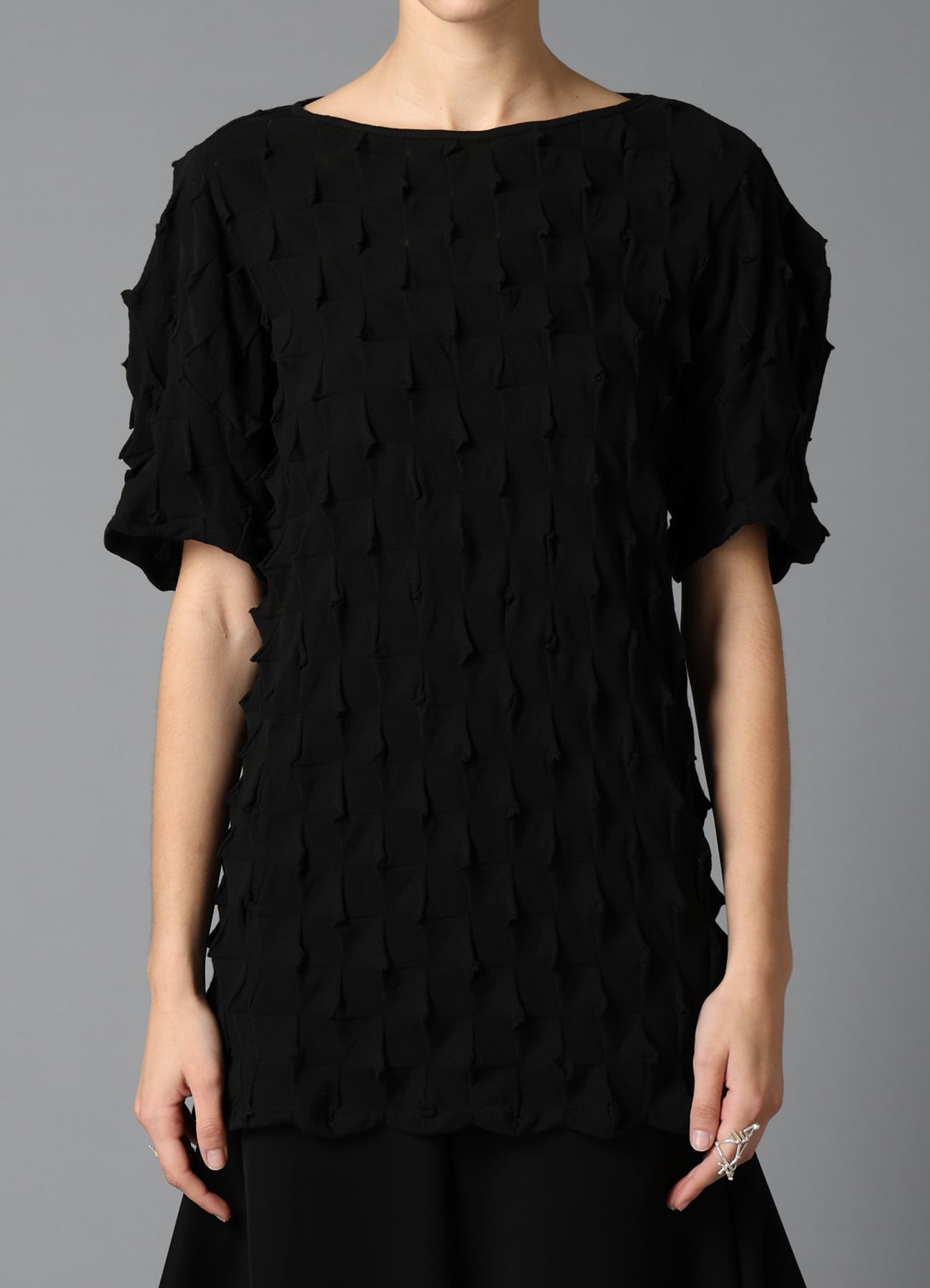 3D LINK STITCH PANEL DESIGN TEE