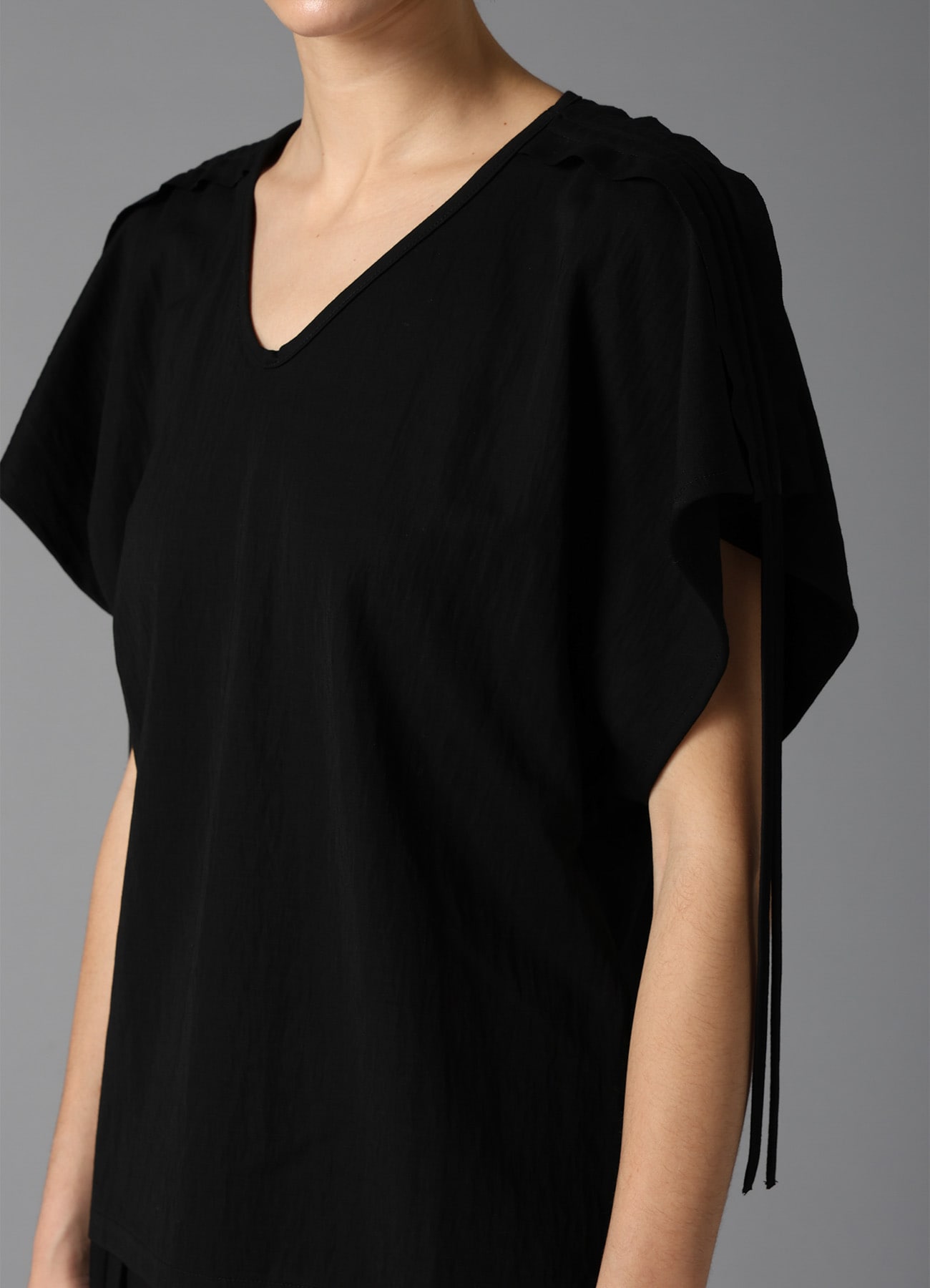 NATURAL SMOOTH SHOULDER GATHER TEE