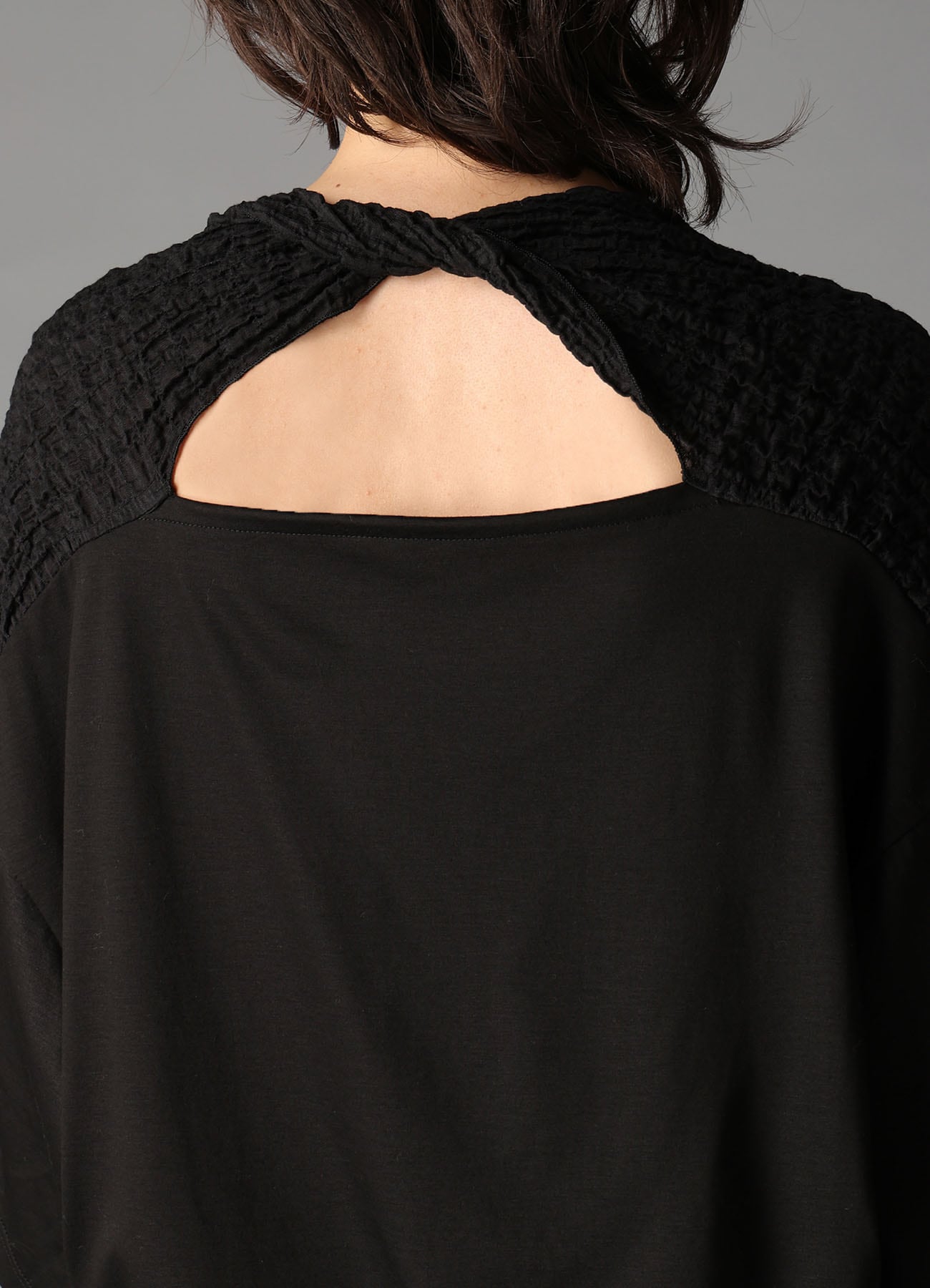 SINGLE JERSEY+SHRINKED LACE BACK TWIST DETAIL TEE