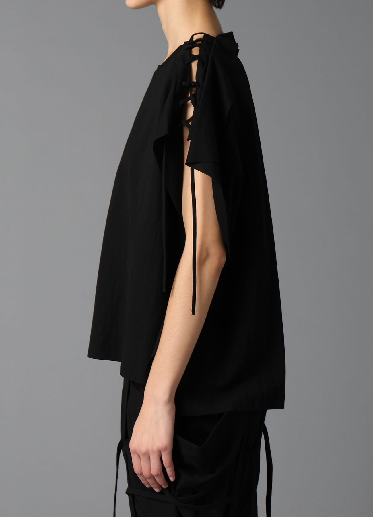 NATURAL SMOOTH LACE UP SQUARE TEE