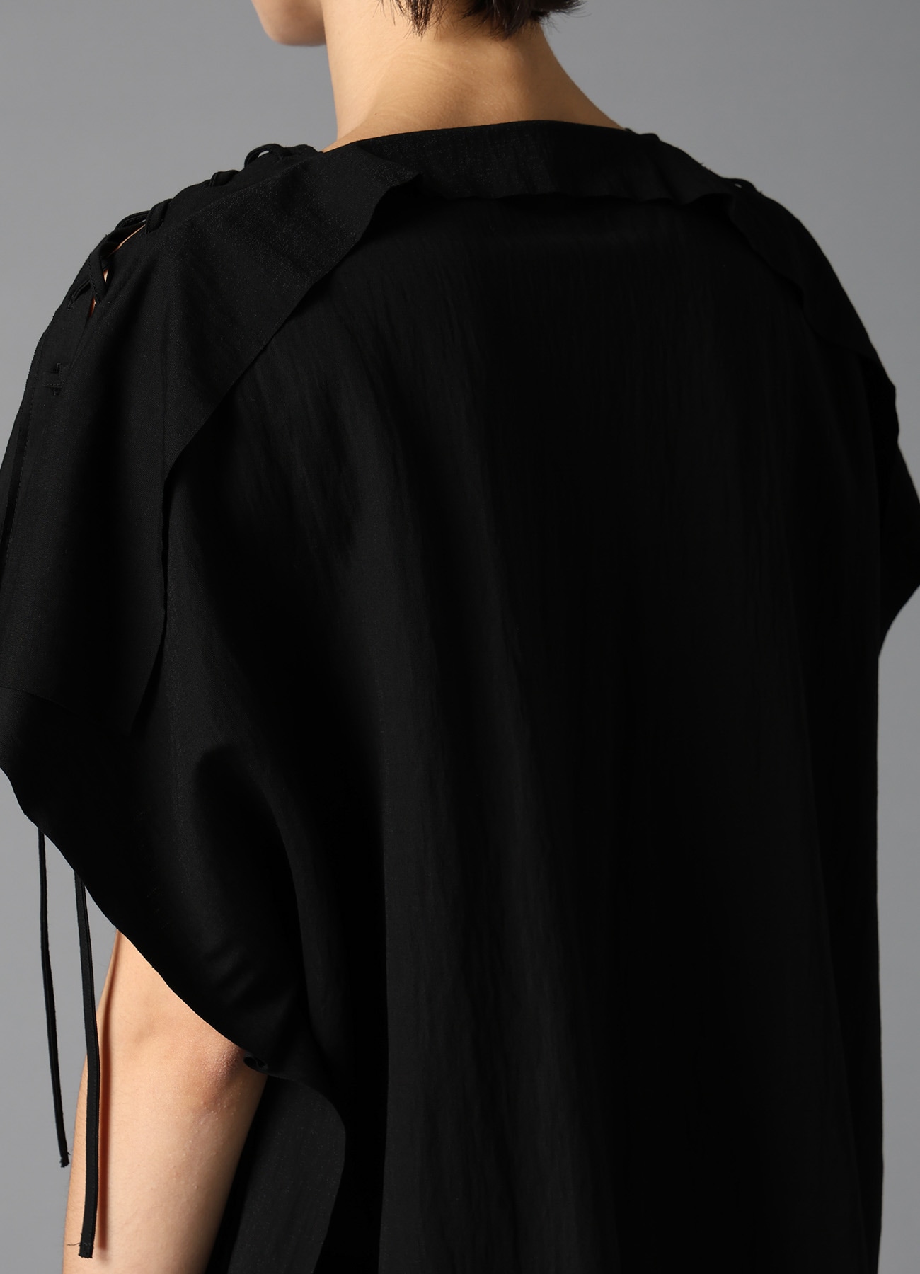 NATURAL SMOOTH LACE UP SQUARE TEE