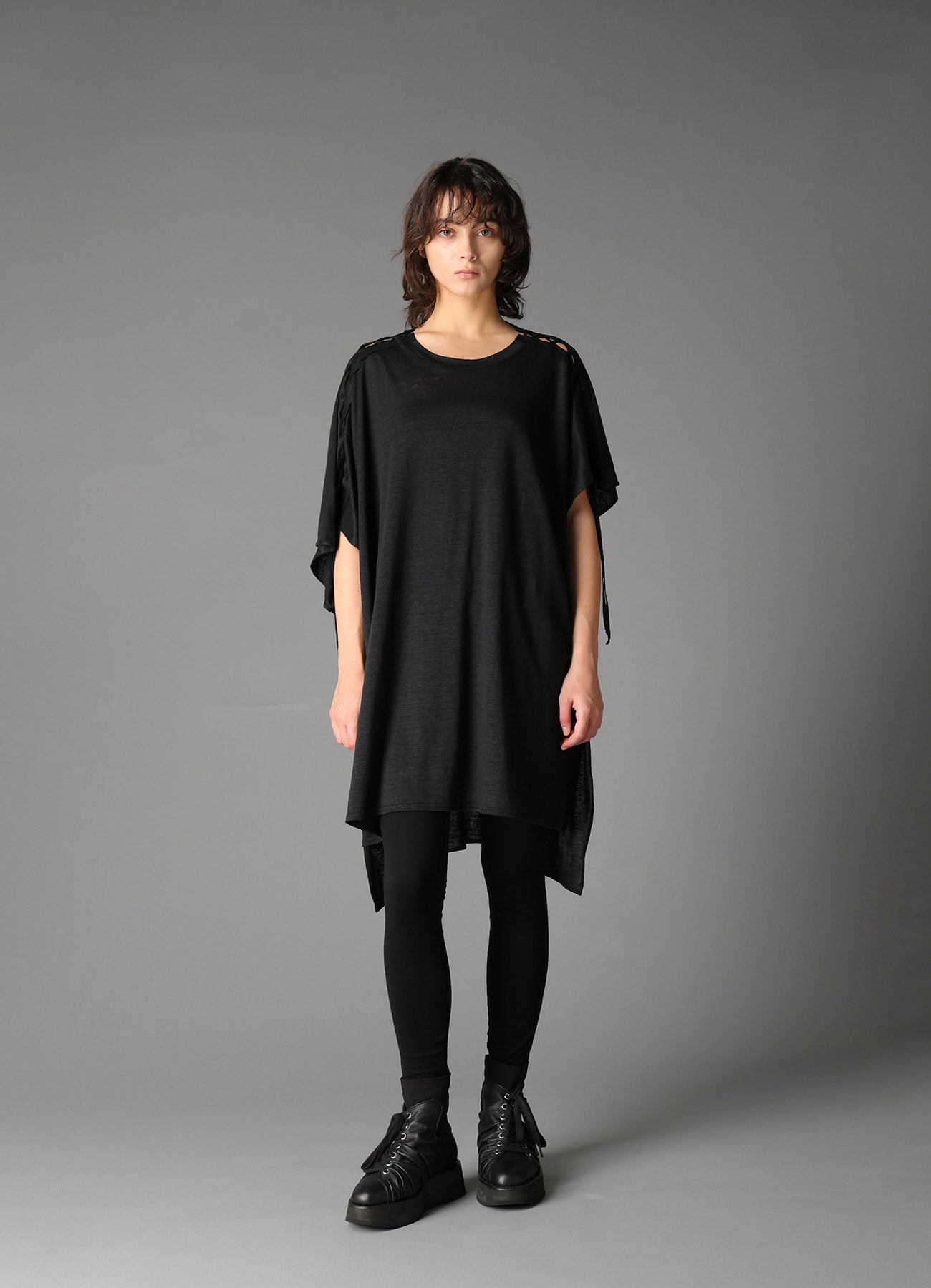 LI/ SINGLE JERSEY LACE UP ASYMMETRIC TEE