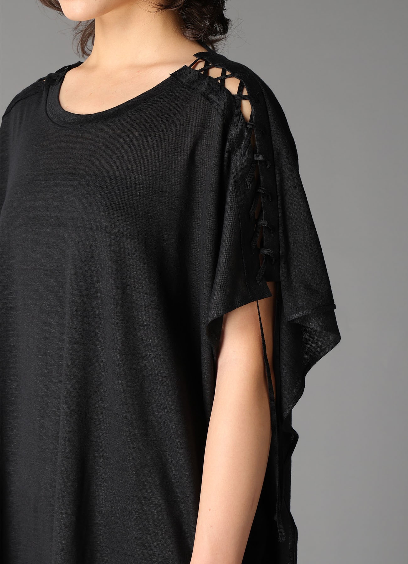 LI/ SINGLE JERSEY LACE UP ASYMMETRIC TEE