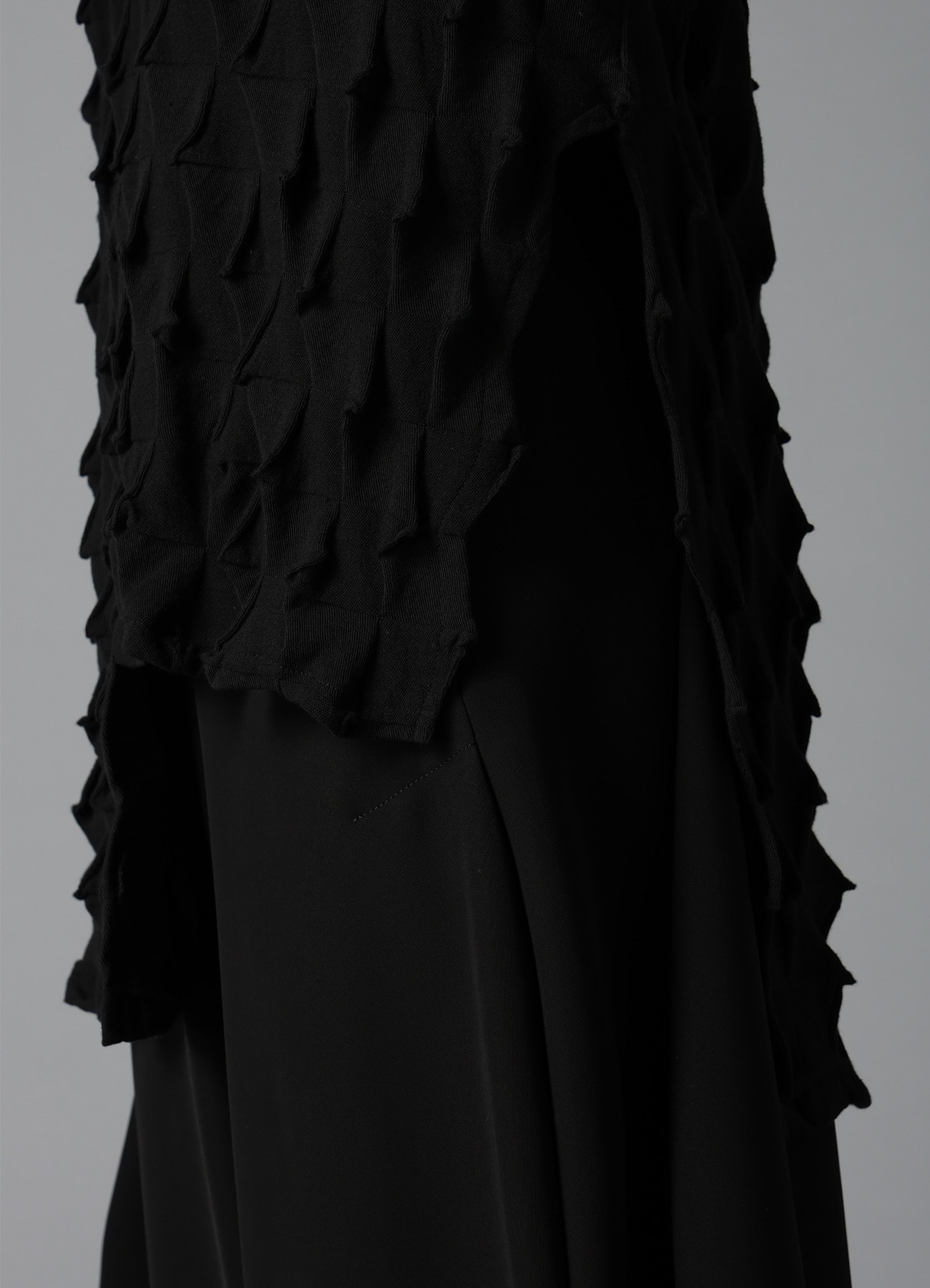 3D LINK STITCH ASYMMETRIC HALF SLEEVE TEE