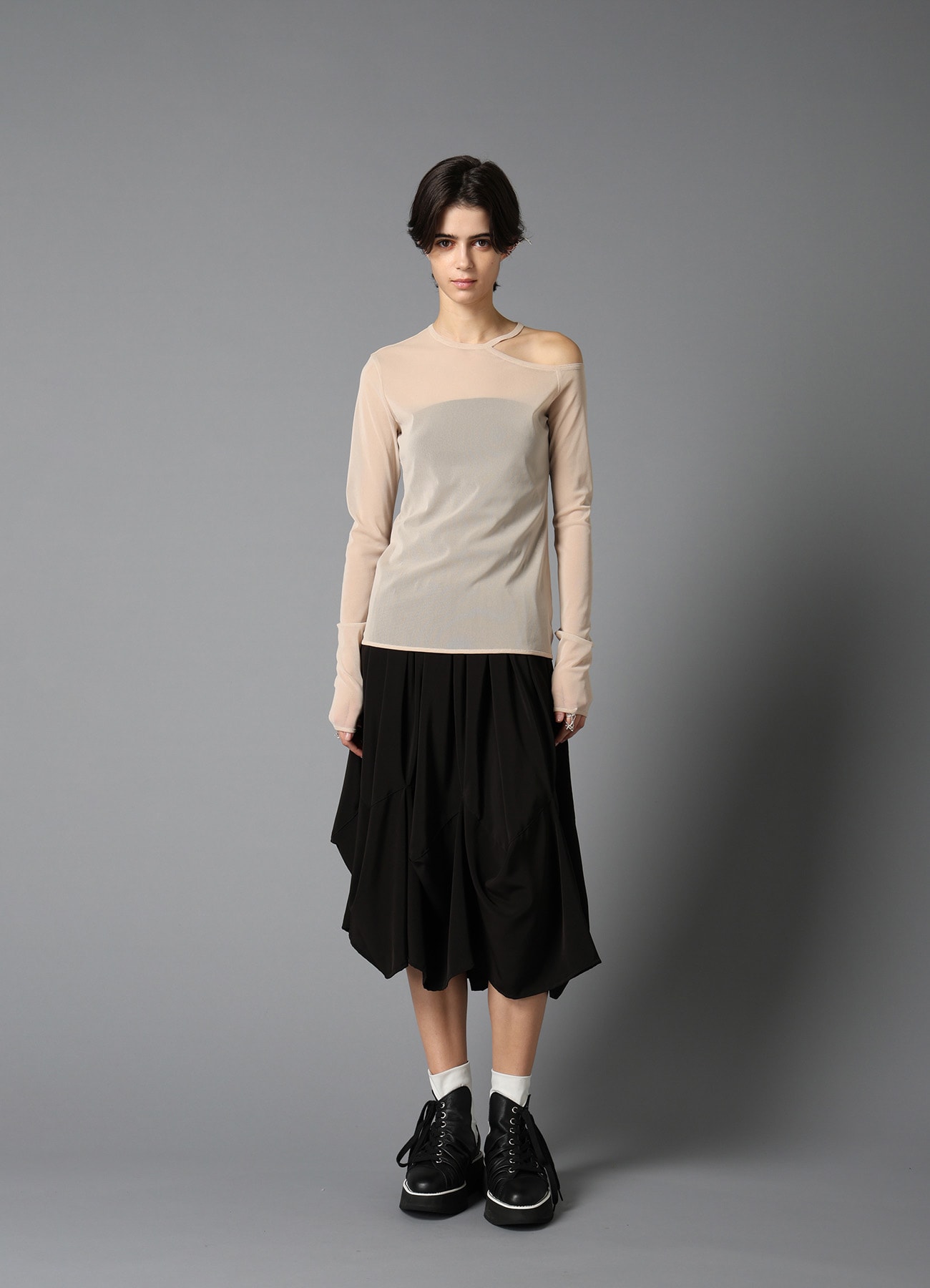 PE TULLE CUTTING DETAIL TIGHT TEE