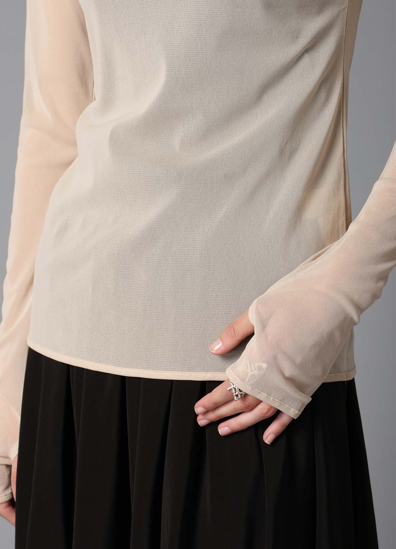 PE TULLE CUTTING DETAIL TIGHT TEE