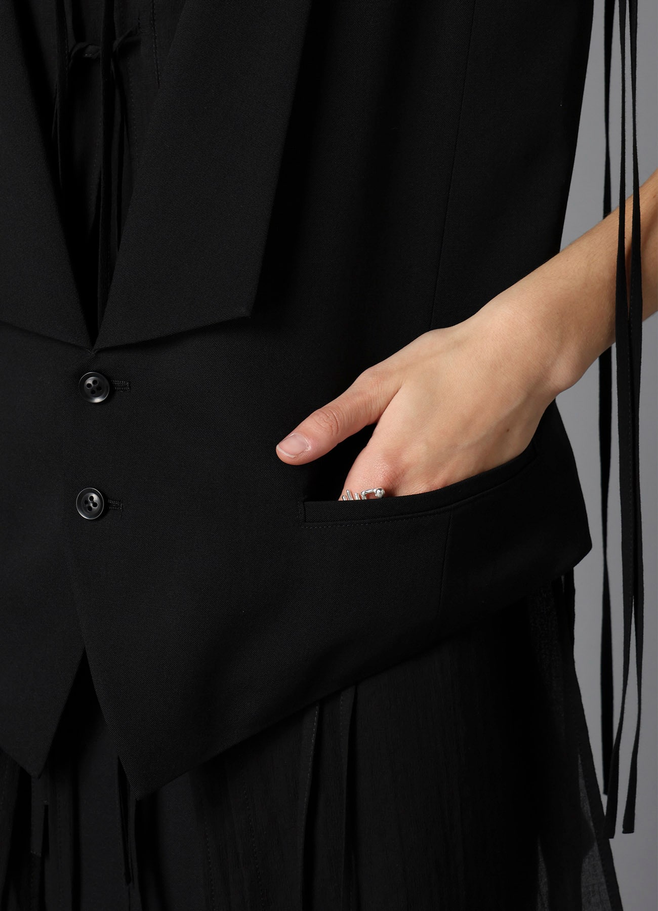 W/GABARDINE COLLARED VEST