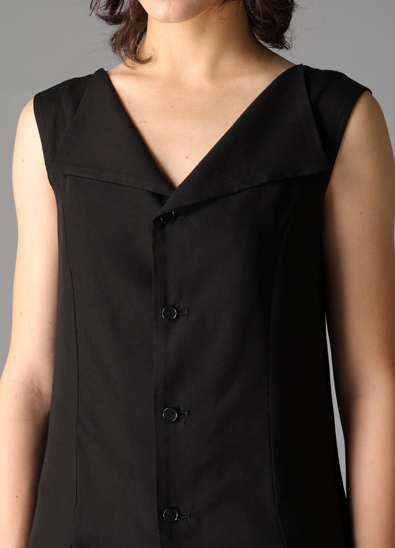 40/ HEM DETAIL VEST