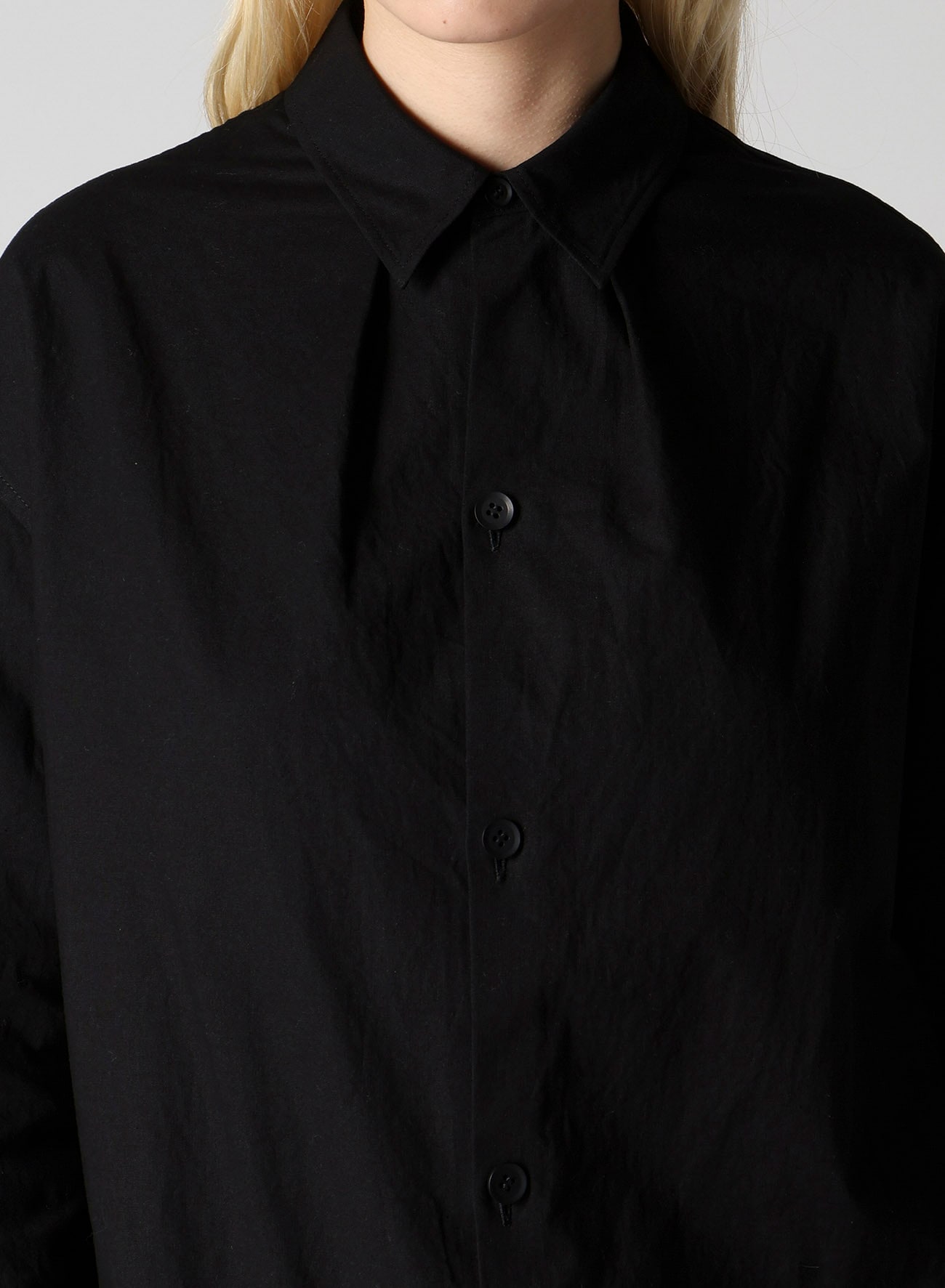 LIGHT POPLIN NECK TUCK SHIRT