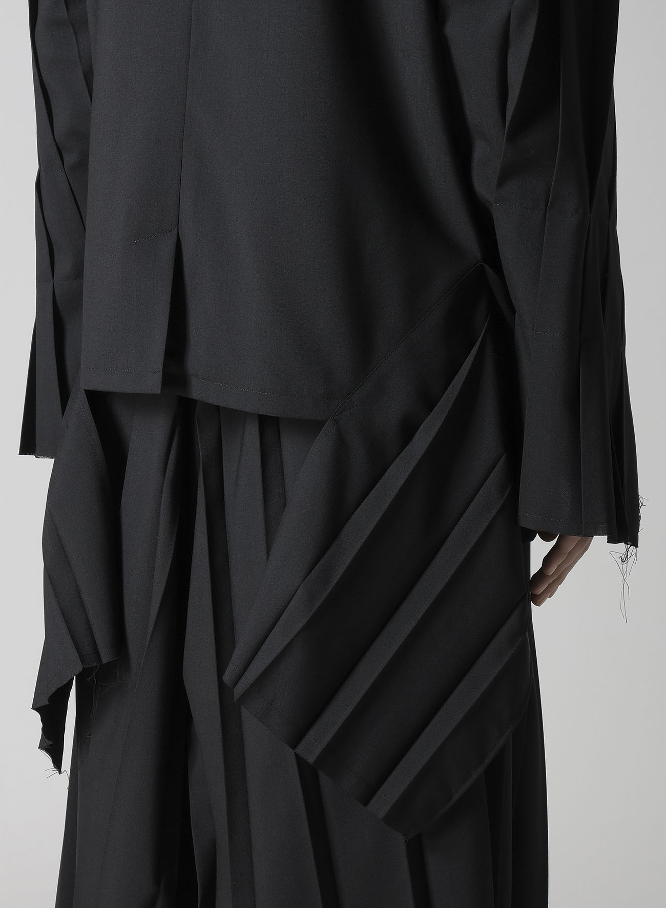 TROPICAL PLEATS SLEEVE JACKET