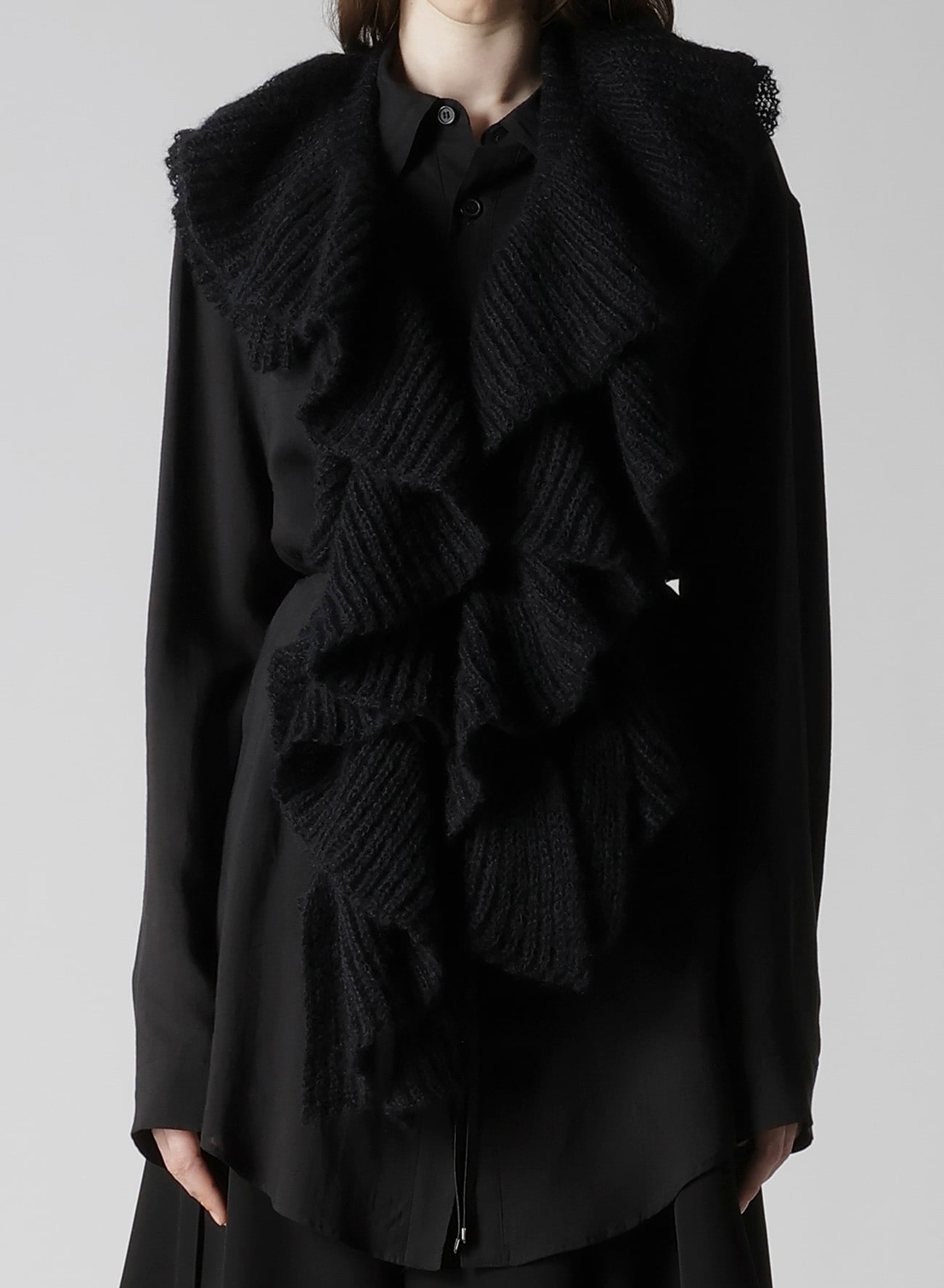 LOOSE TENTION RIB FLUFFY FRILLED SCARF