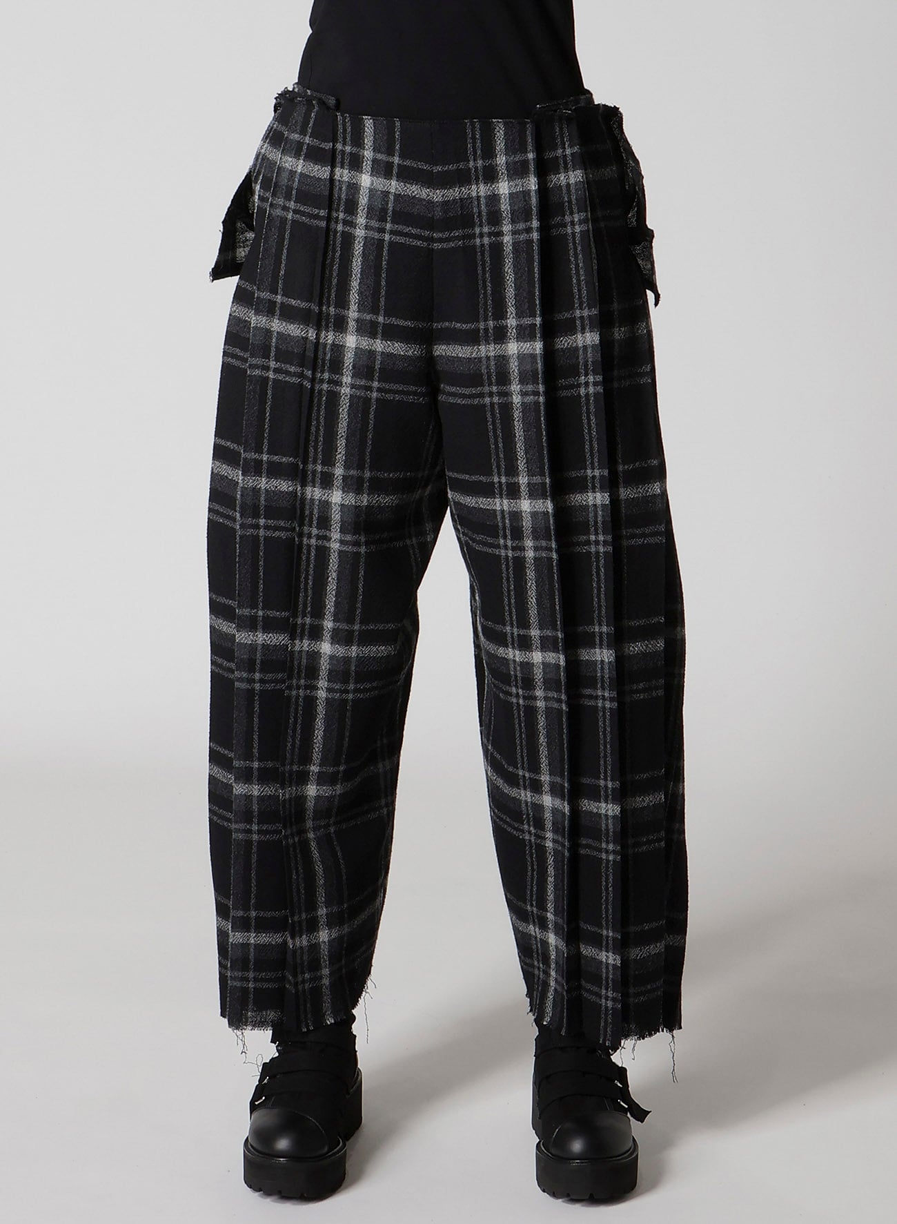PLAID PATTERN PLEATS PANTS