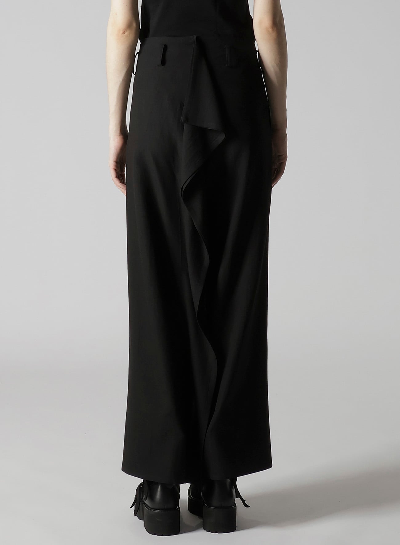 MILLED GABARDINE FRILLED PANTS
