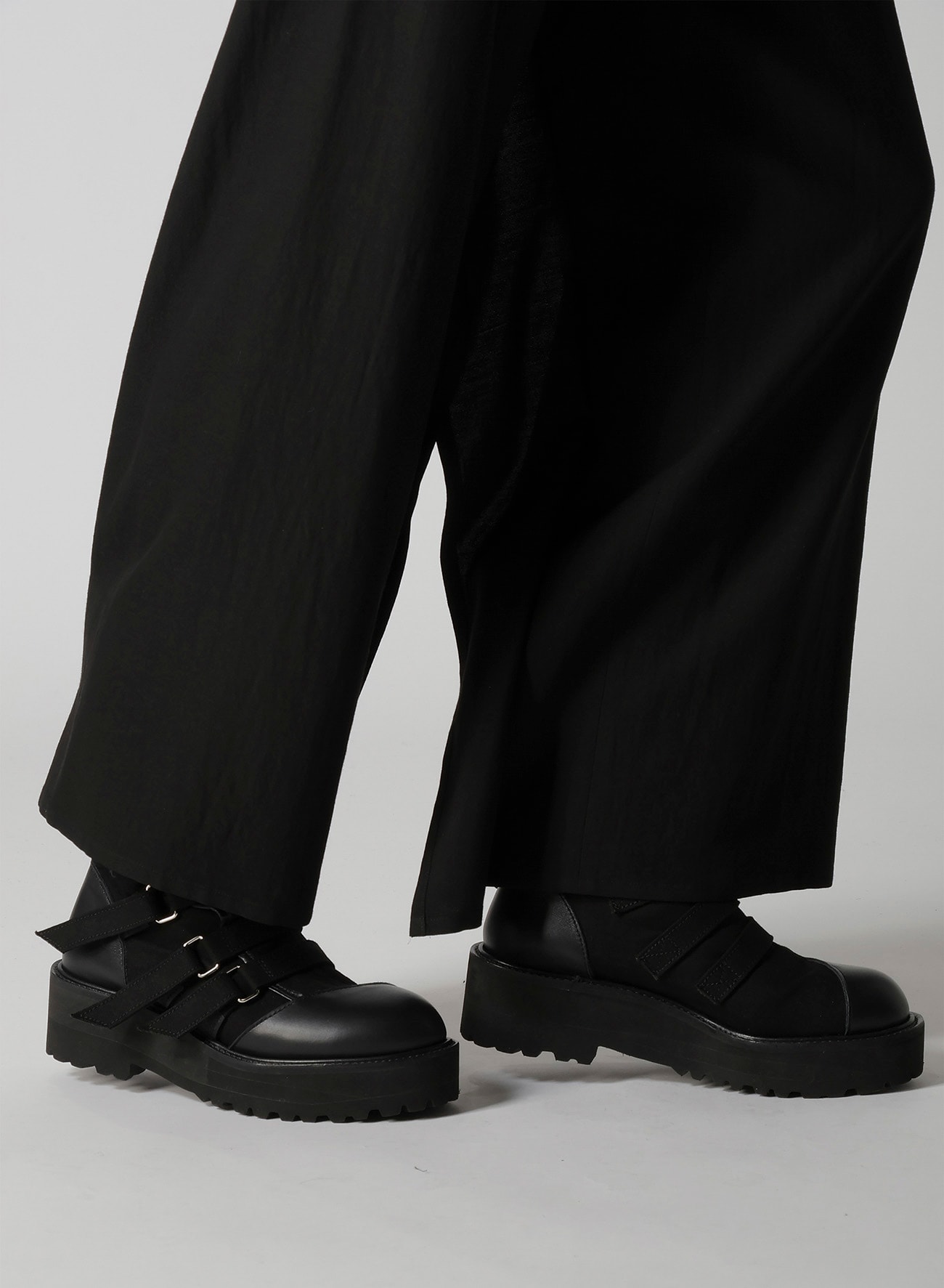 MILLED GABARDINE FRILLED PANTS
