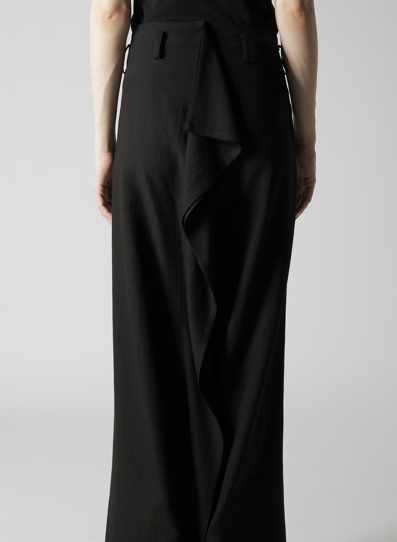 MILLED GABARDINE FRILLED PANTS