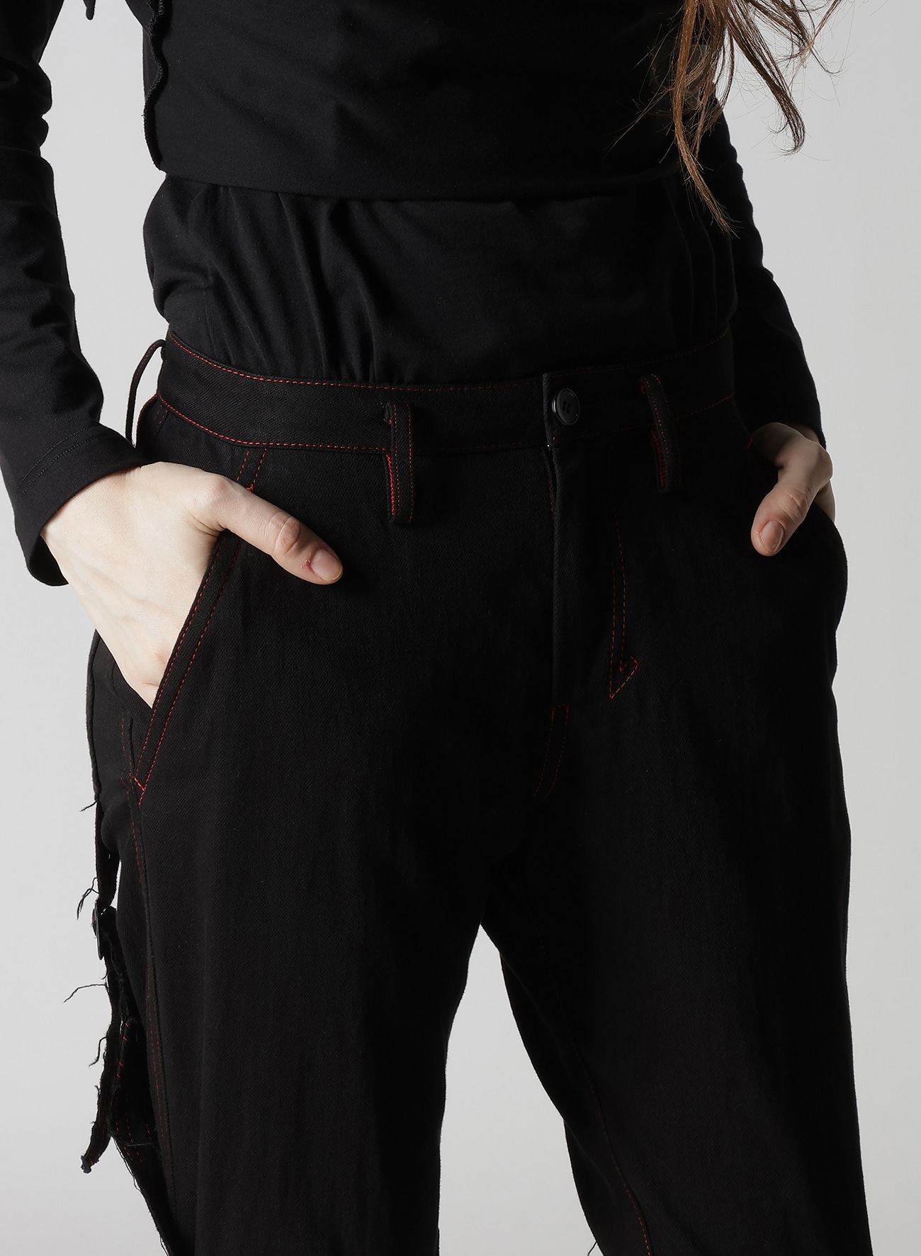 BLACK DENIM BELTED PANTS