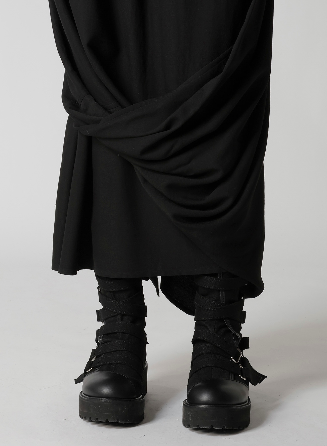 MILLED GABARDINE TWIST SKIRT