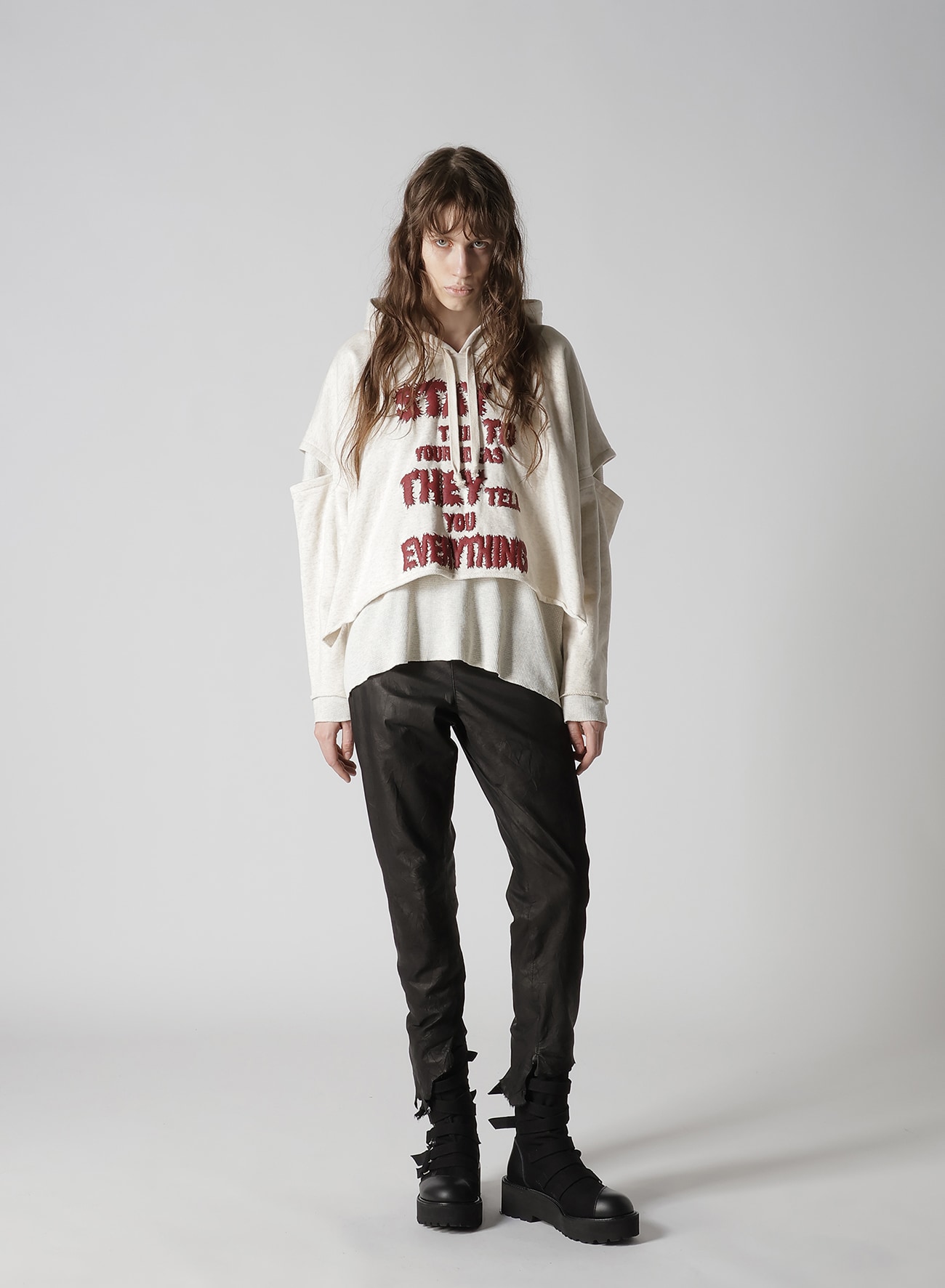 STAY TRUE PRINT LAYERED SHORT HOODIE
