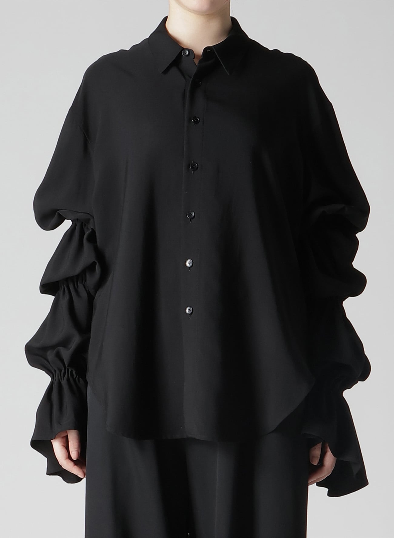 TWILL GATHERED SLEEVE BLOUSE