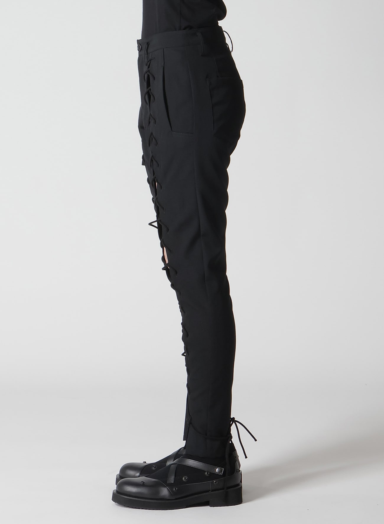 【1/10 10:00 Release】WOOL GABARDINE LACE-UP PANTS