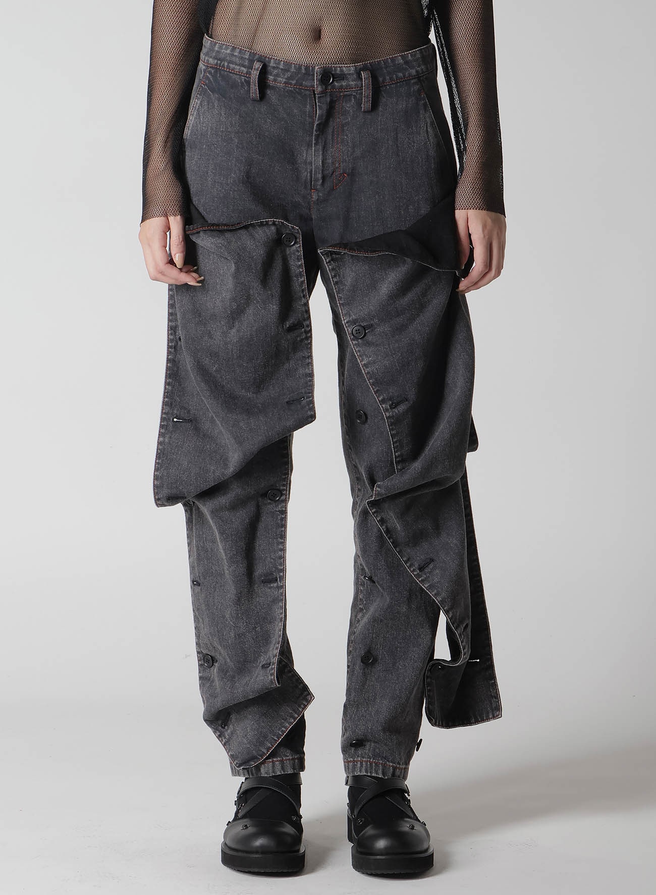 POWDER BLEACH BUTTON DETAIL PANTS