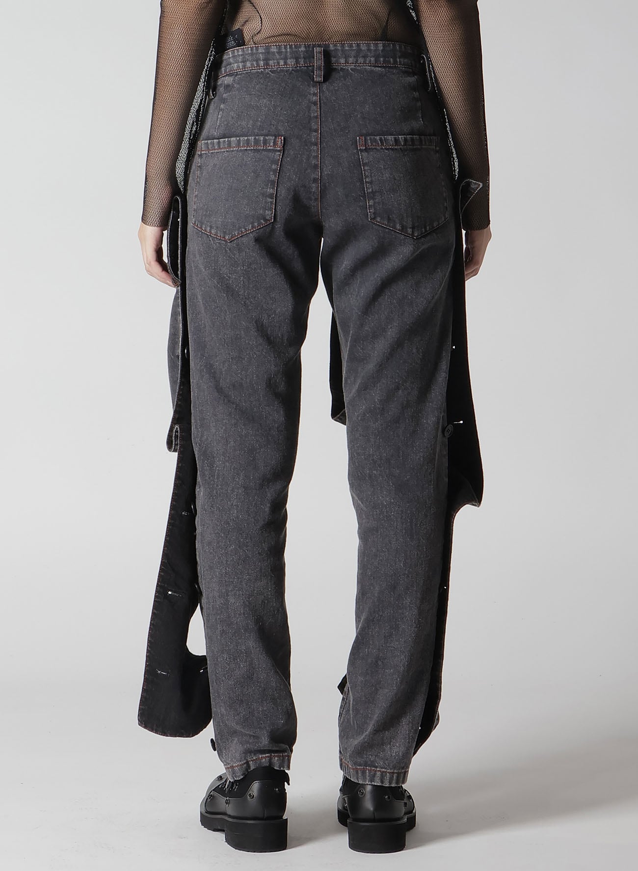 POWDER BLEACH BUTTON DETAIL PANTS