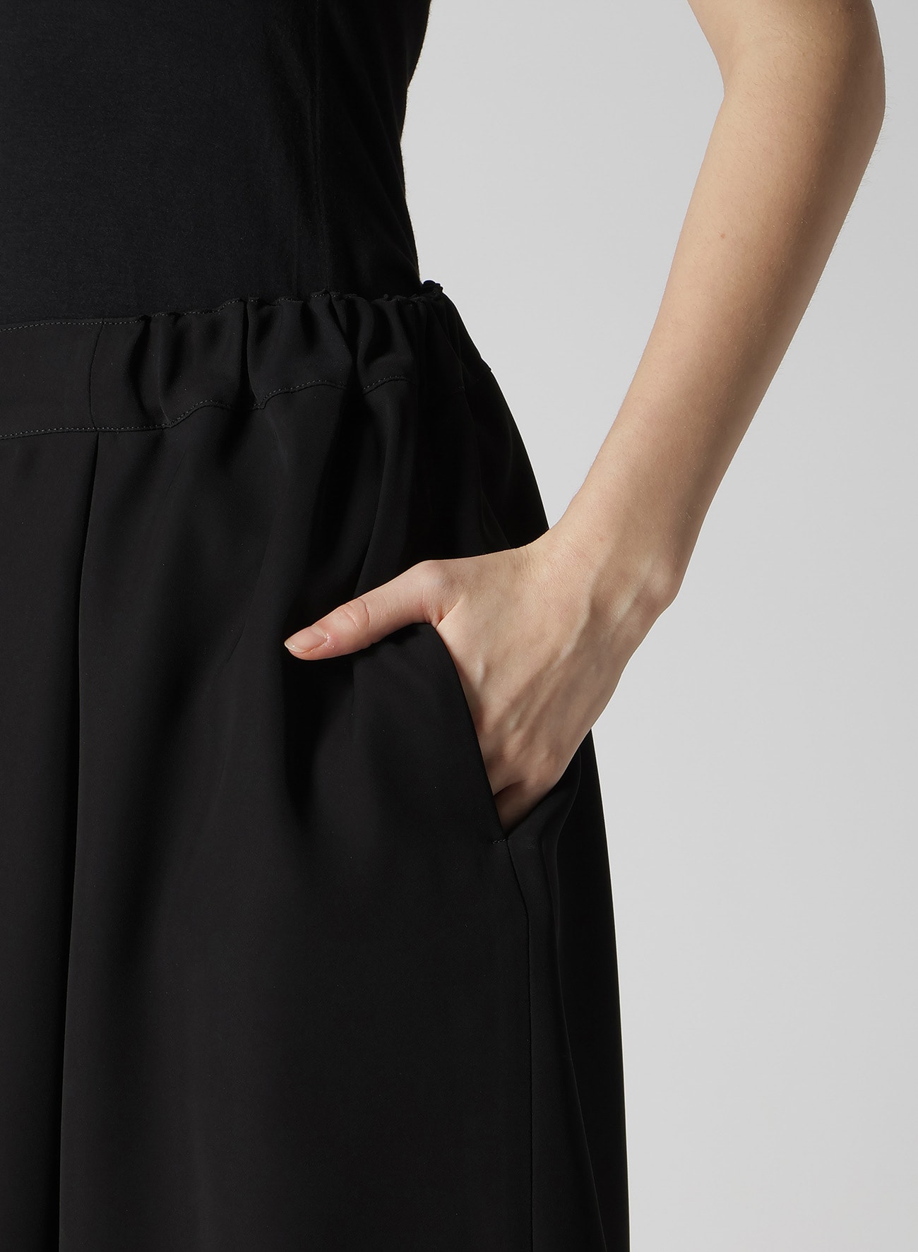 DOUBLE SATIN ASYMMETRY PANTS