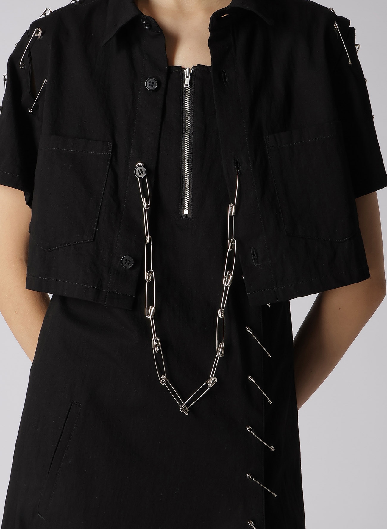 BLACK DENIM SHORT SLEEVE BLOUSE WITH PIN