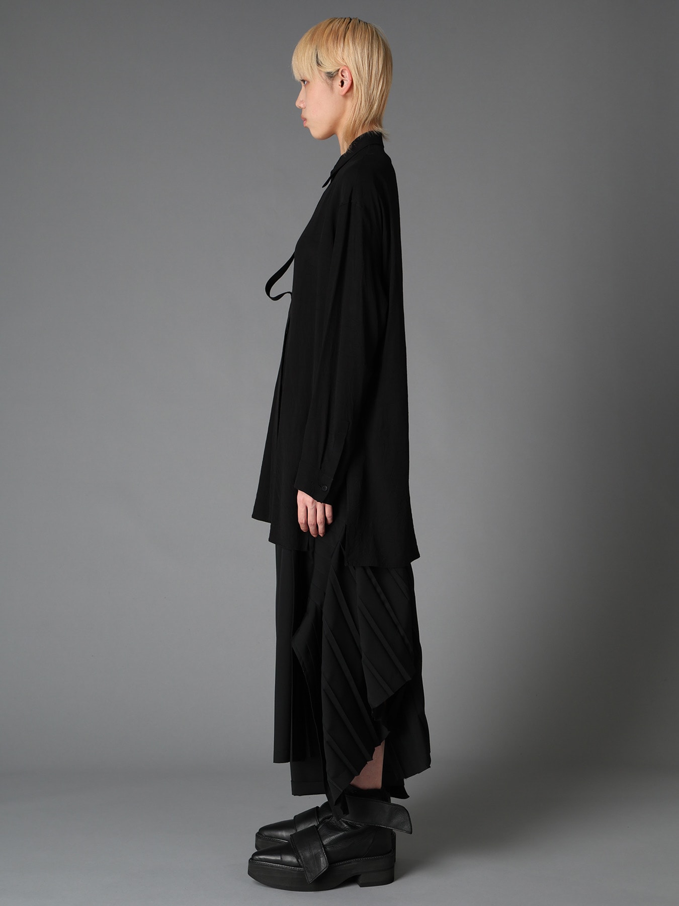 WRINKLED PLAIN WEAVE  FRONT TAPE DETAIL BLOUSE