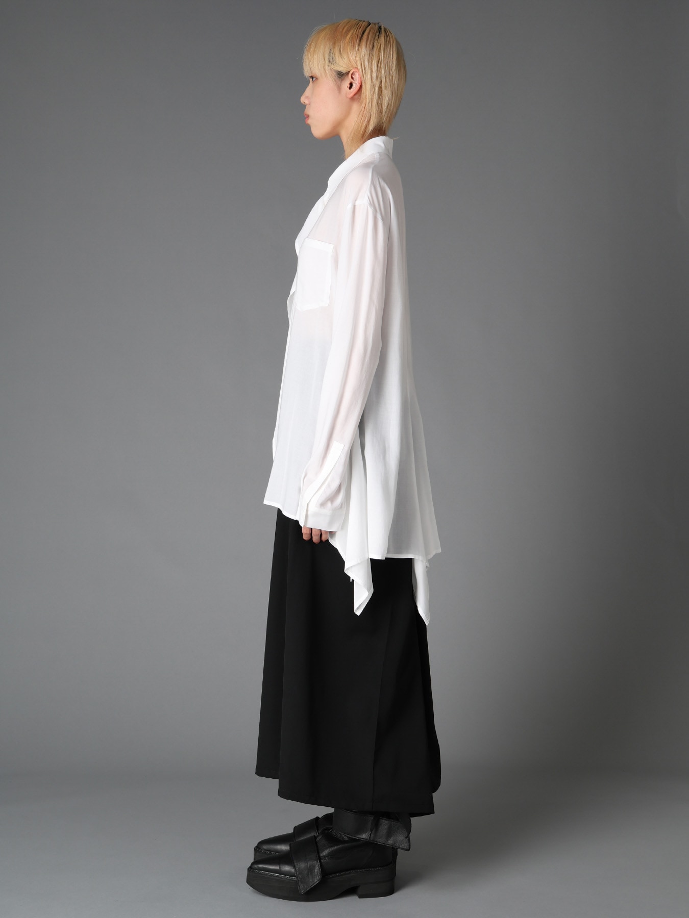 SOFT LAWN  FLARED PANEL BLOUSE