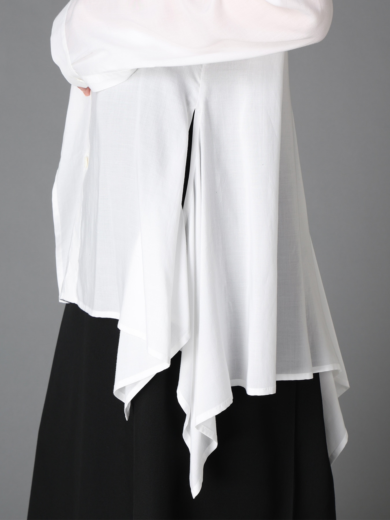 SOFT LAWN  FLARED PANEL BLOUSE