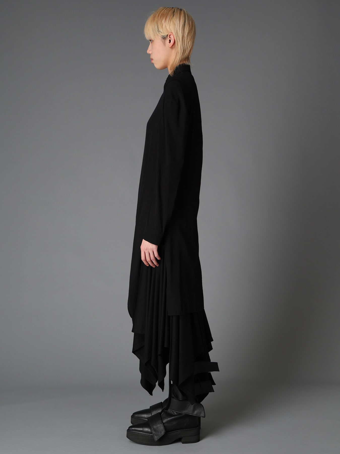 WRINKLED PLAIN WEAVE  DRAPED HEM BLOUSE