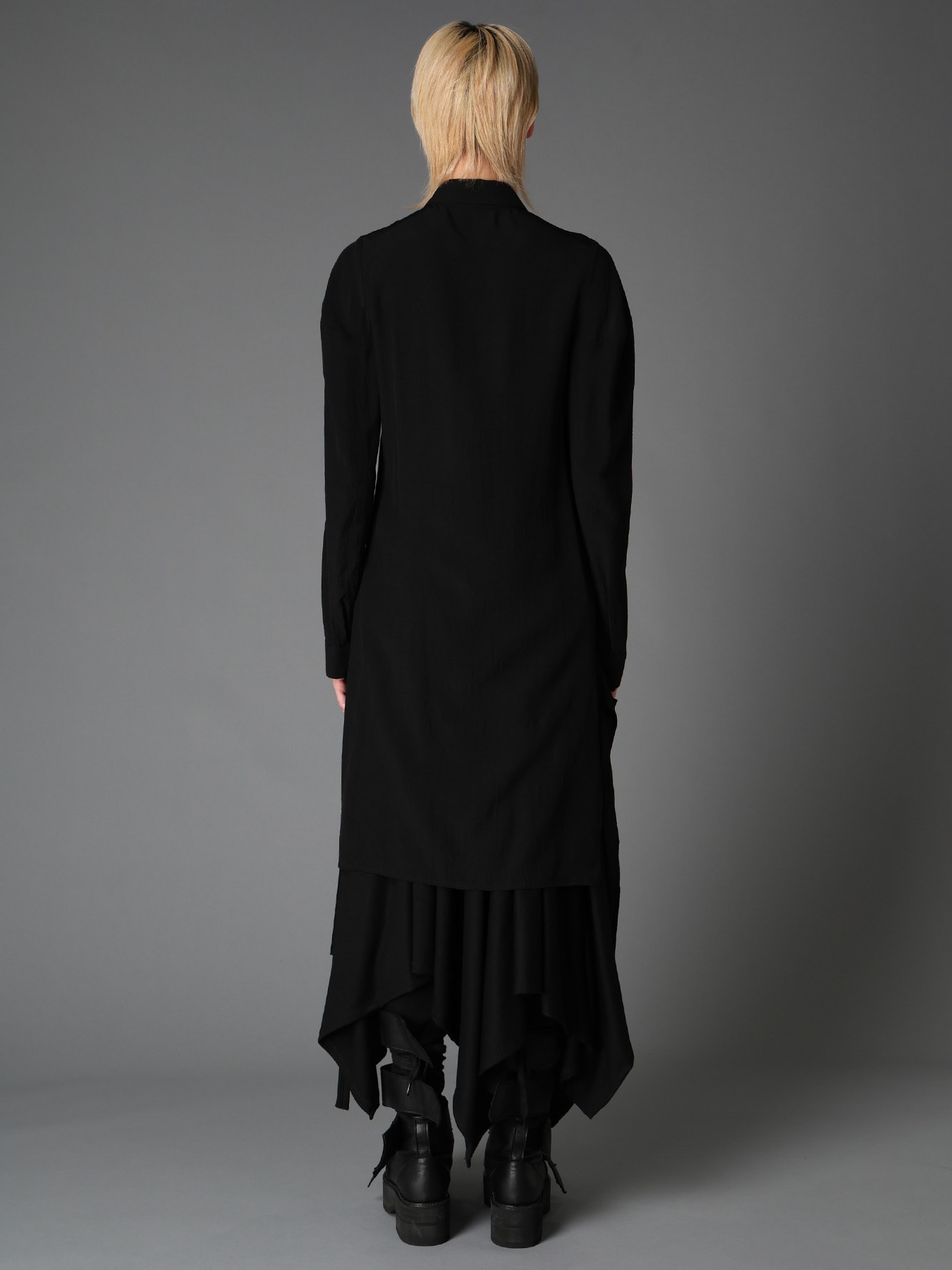 WRINKLED PLAIN WEAVE  DRAPED HEM BLOUSE