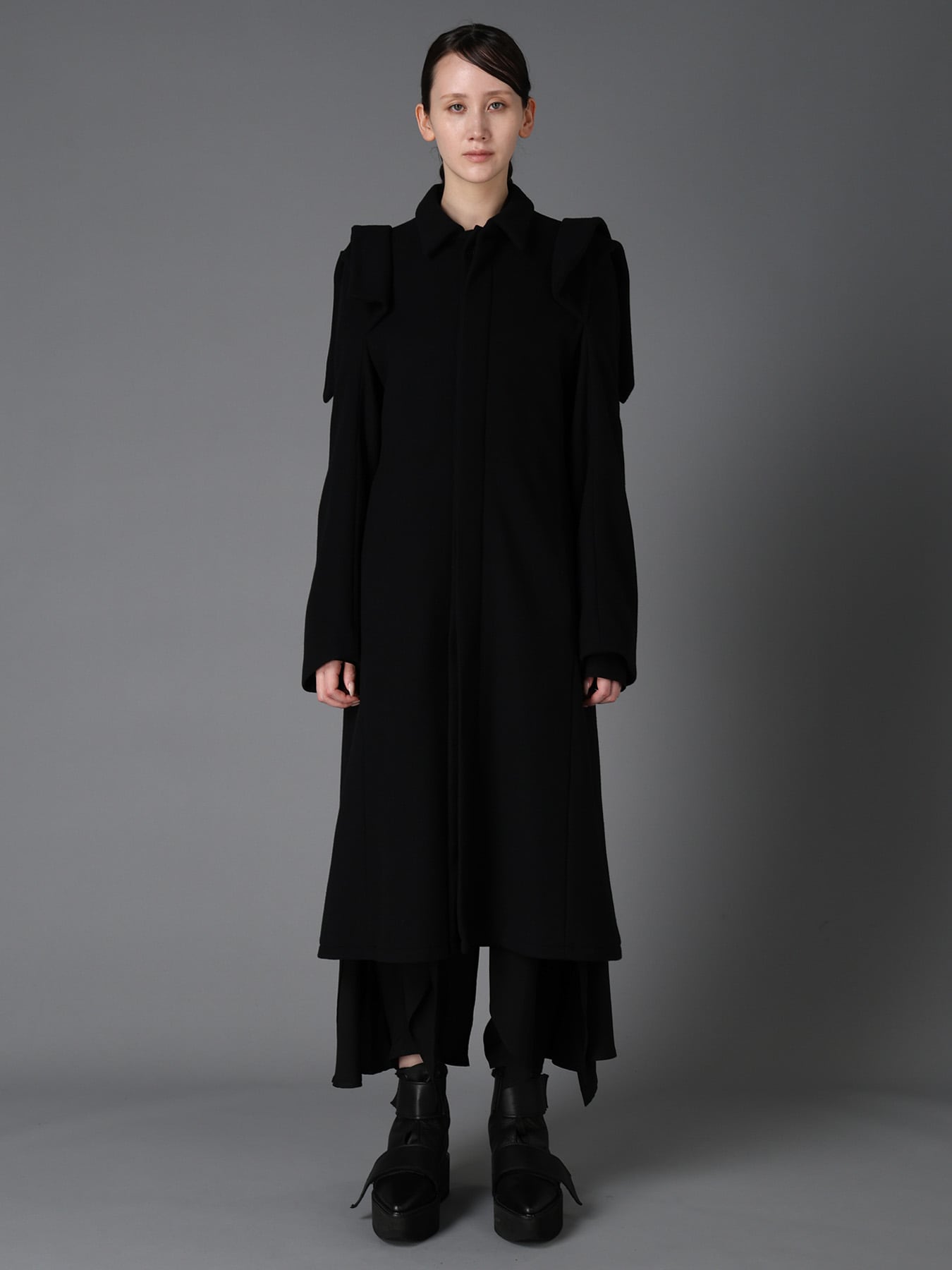 LIGHT MOSSER  PANELED SHOULDER COAT