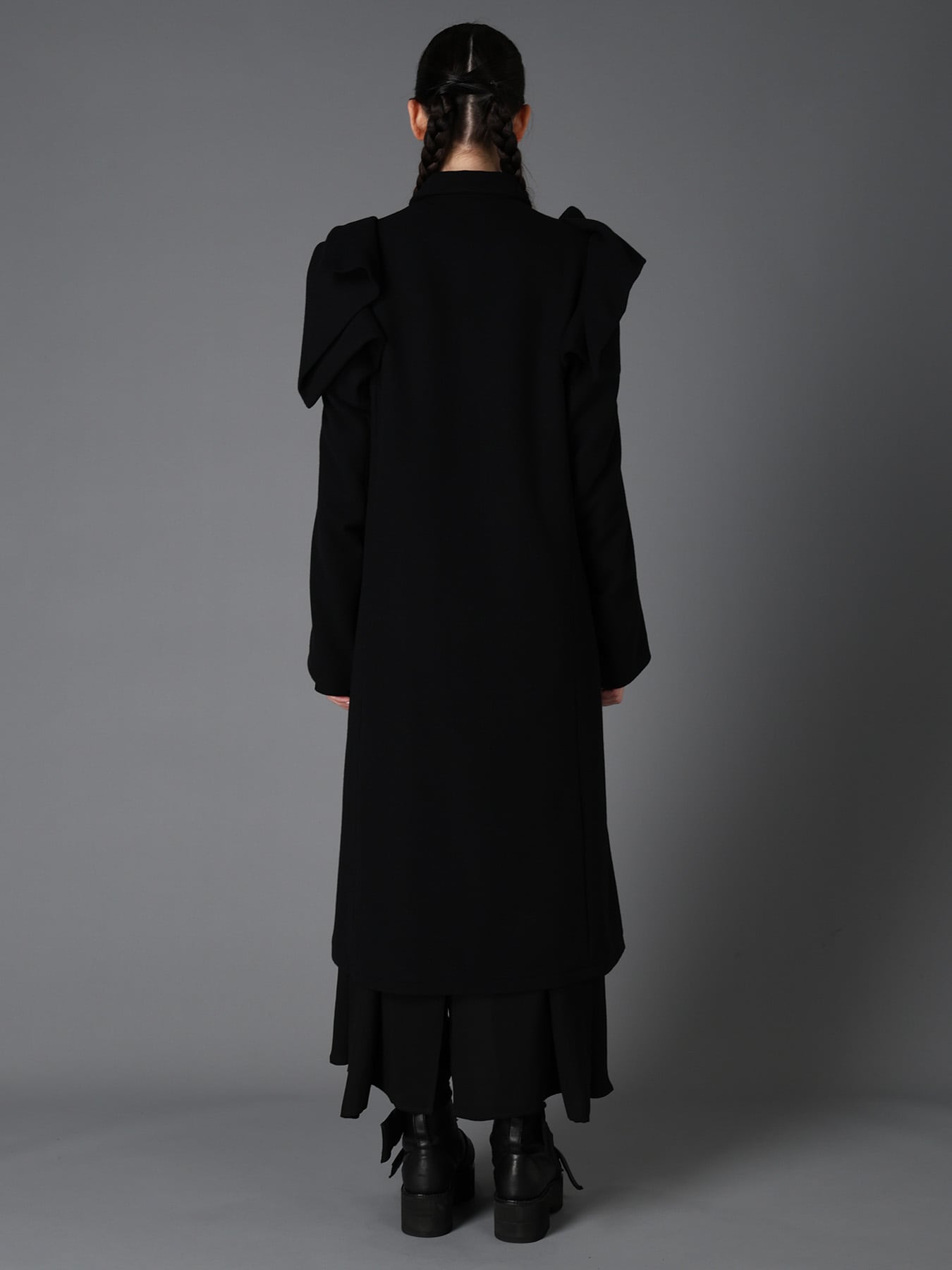 LIGHT MOSSER  PANELED SHOULDER COAT