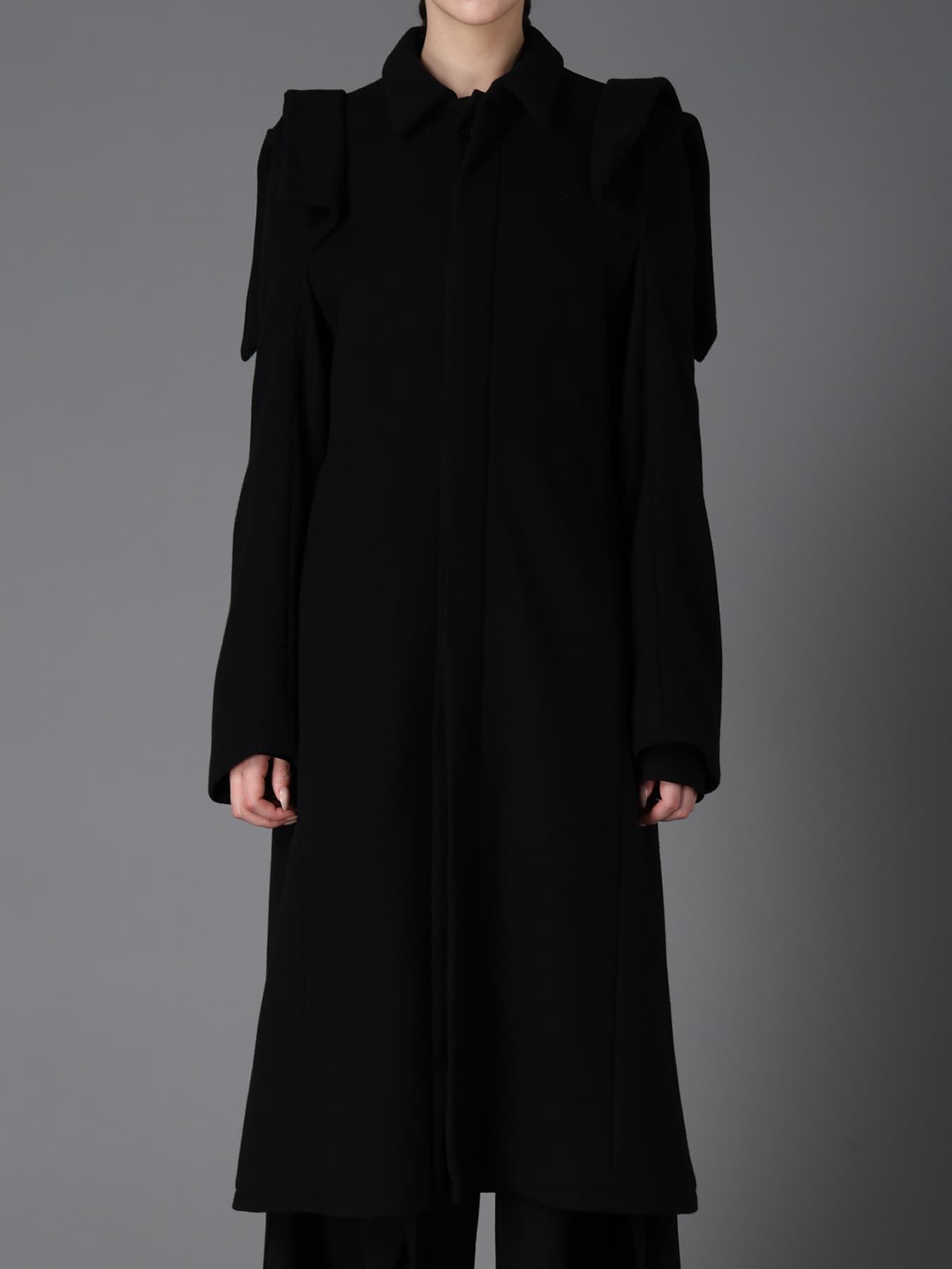 LIGHT MOSSER  PANELED SHOULDER COAT