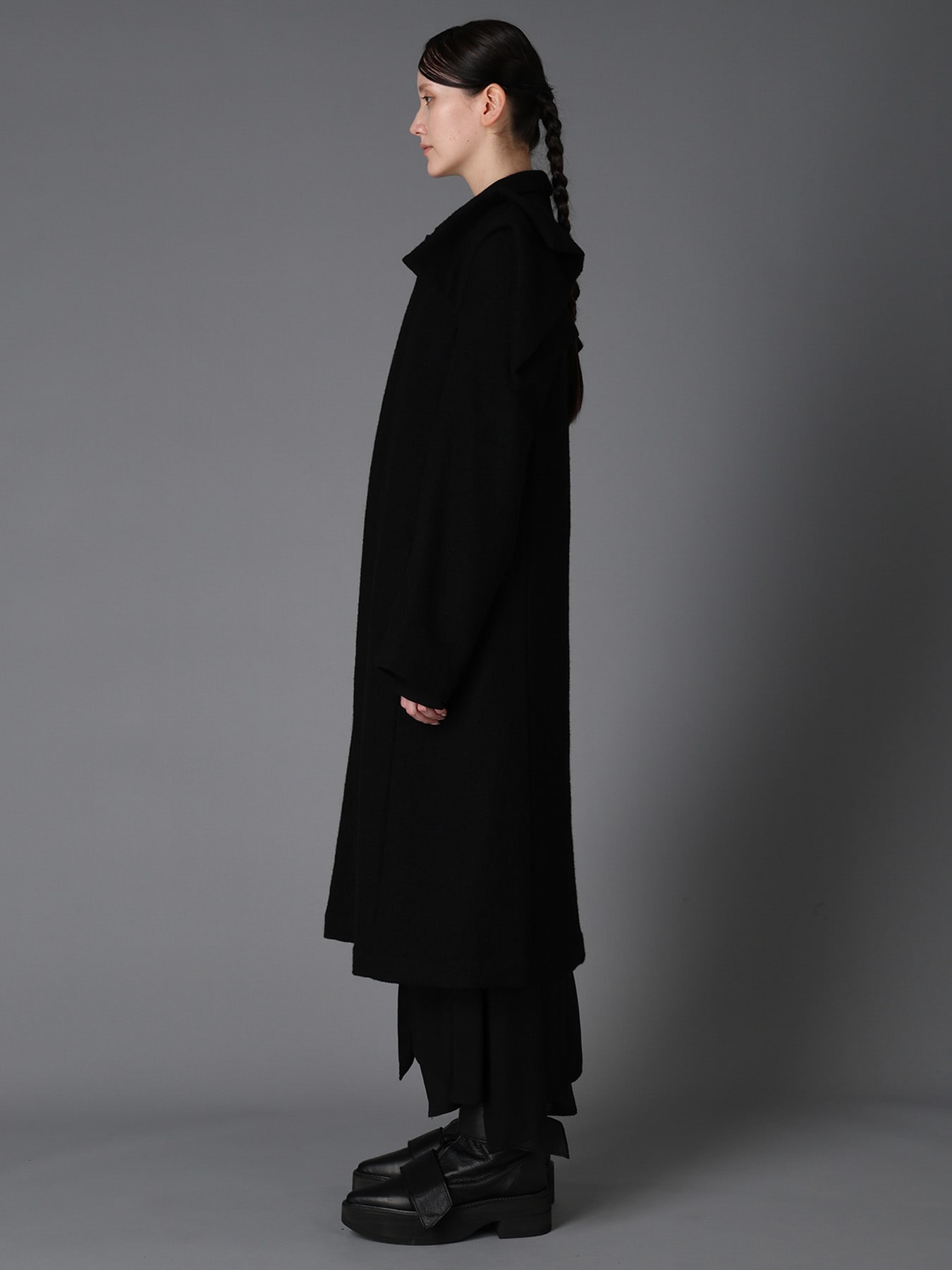 SHRINK SERGE PANELED SHOULDER COAT