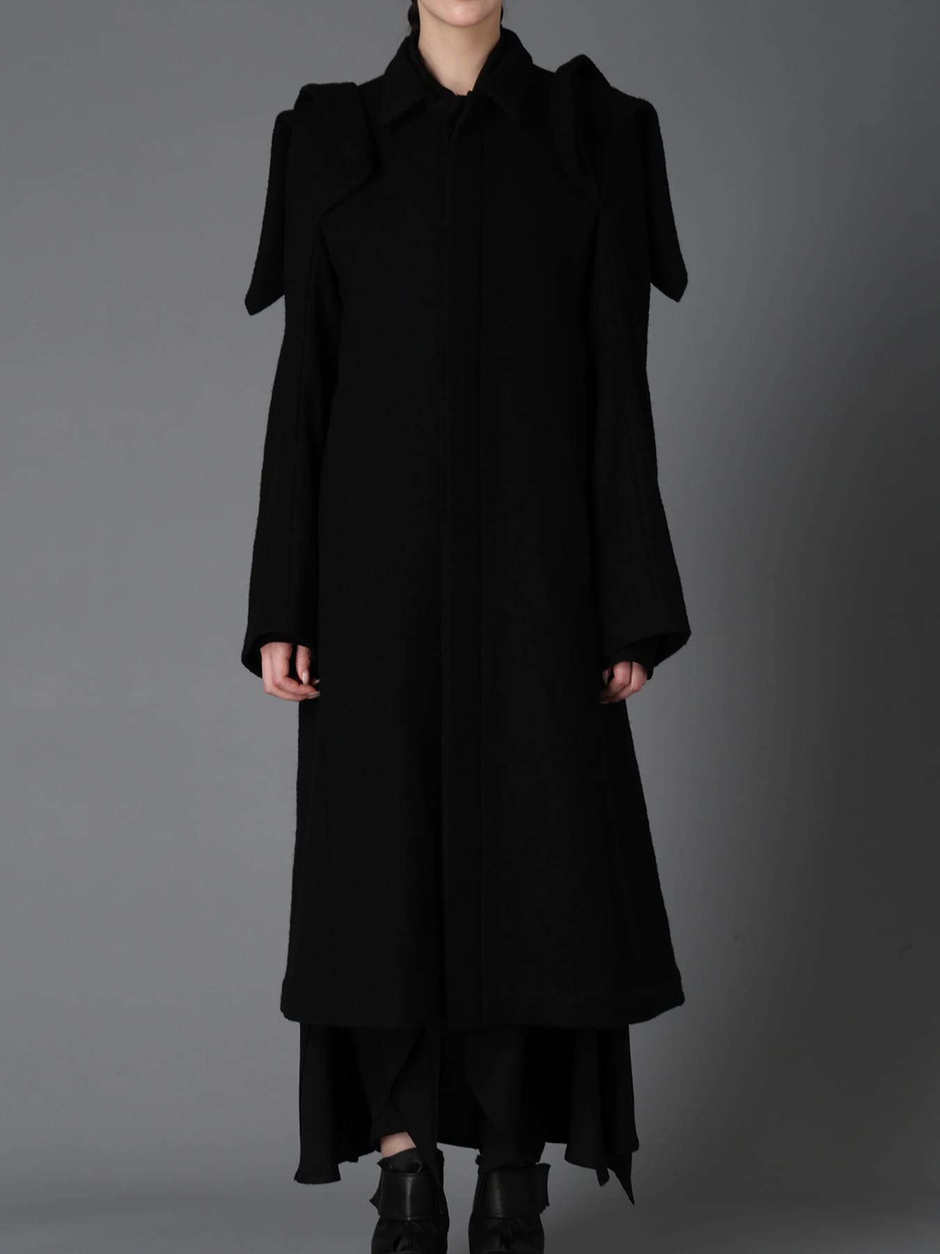 SHRINK SERGE PANELED SHOULDER COAT
