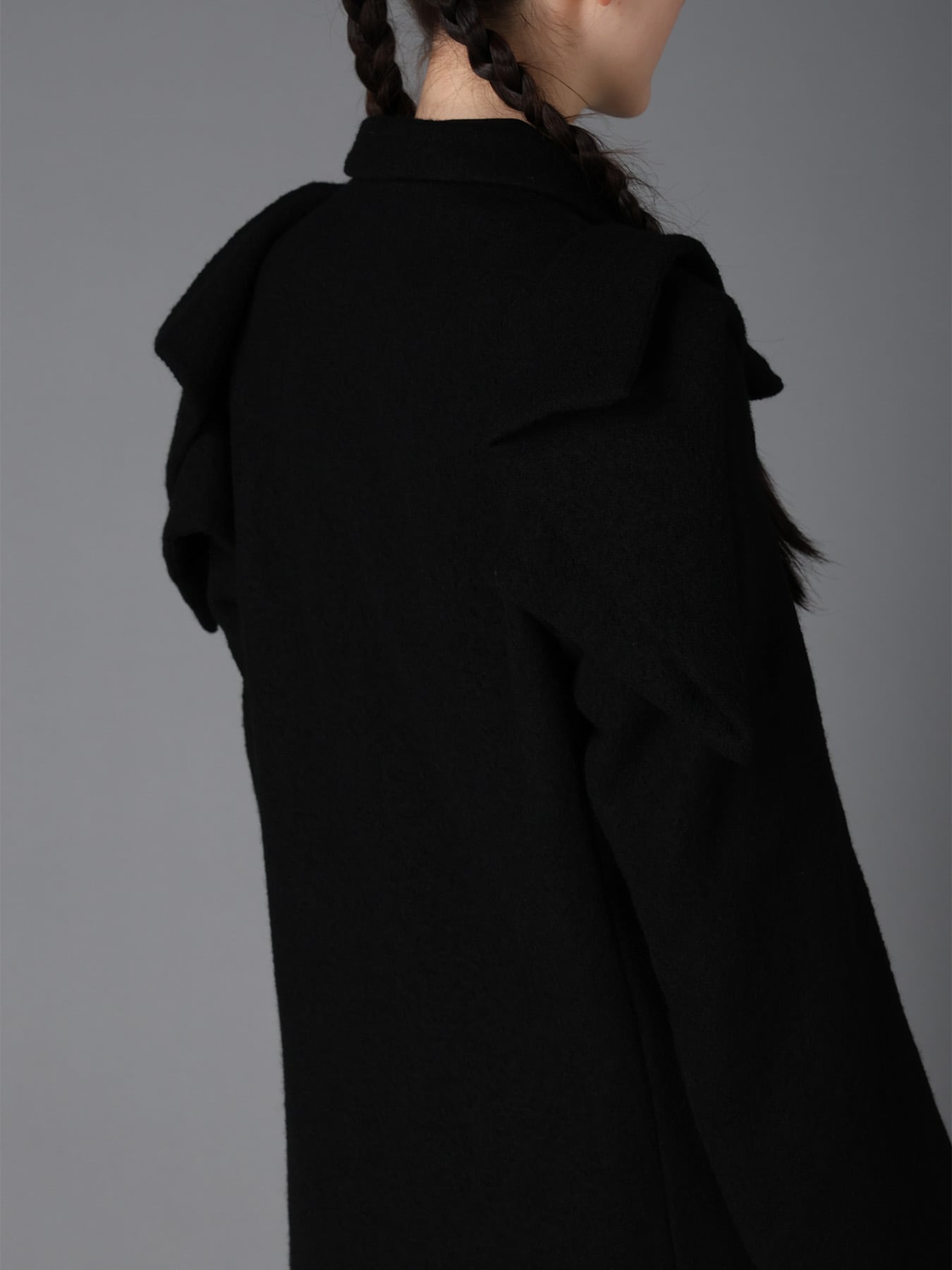SHRINK SERGE PANELED SHOULDER COAT